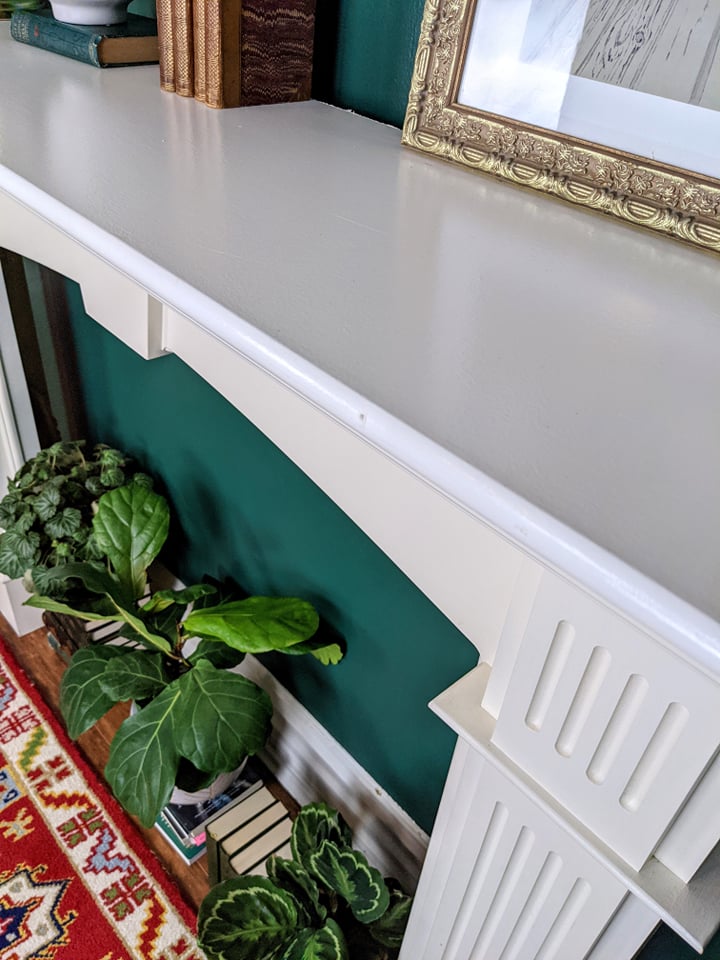 The Houndstooth Mantel