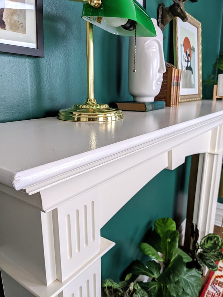 The Houndstooth Mantel