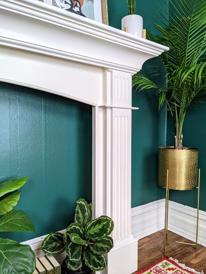 The Houndstooth Mantel