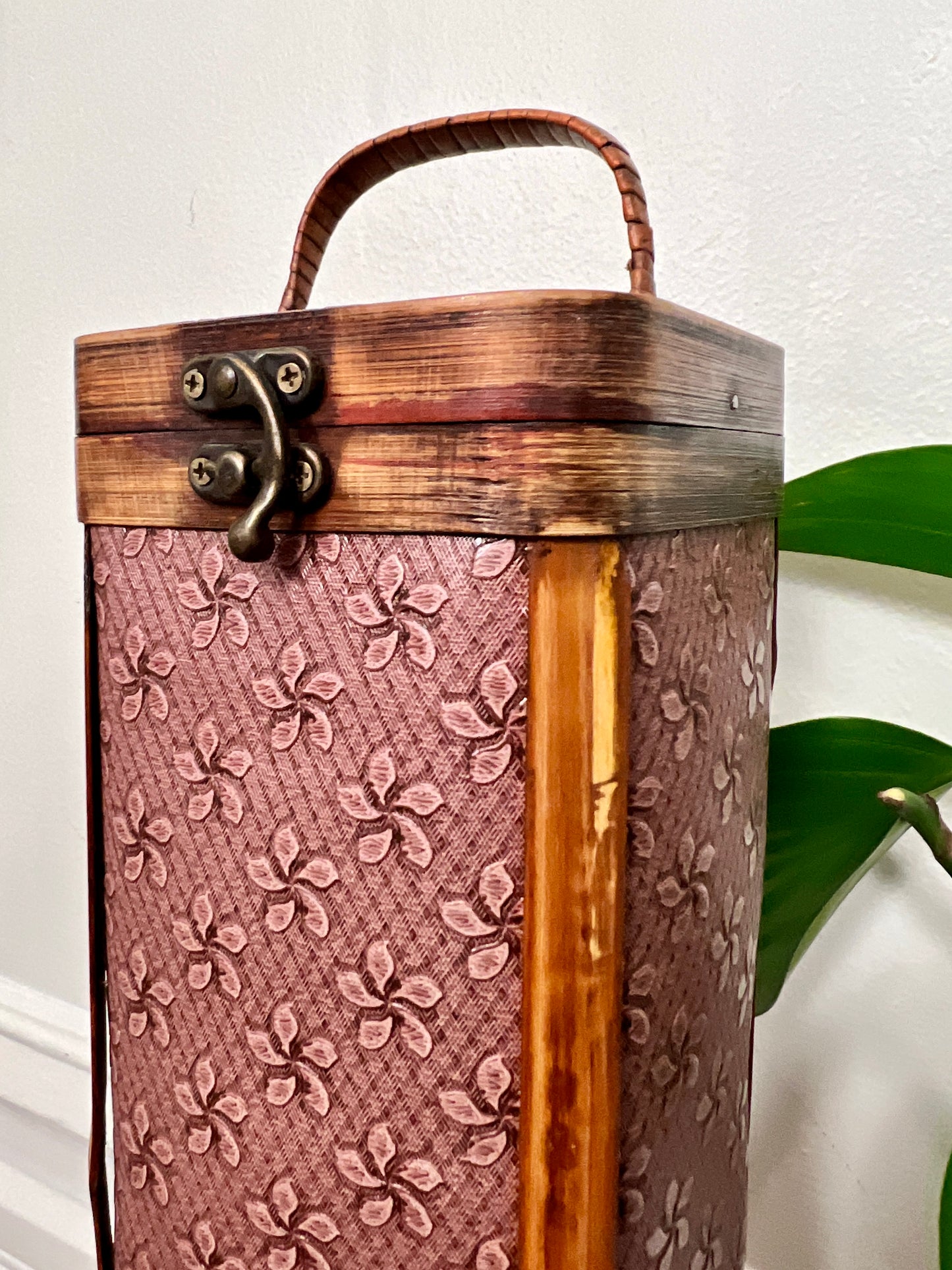 The Purple Wine Holder