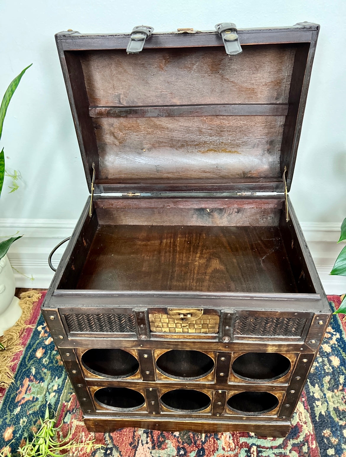 The Delicate Vines Wine Chest