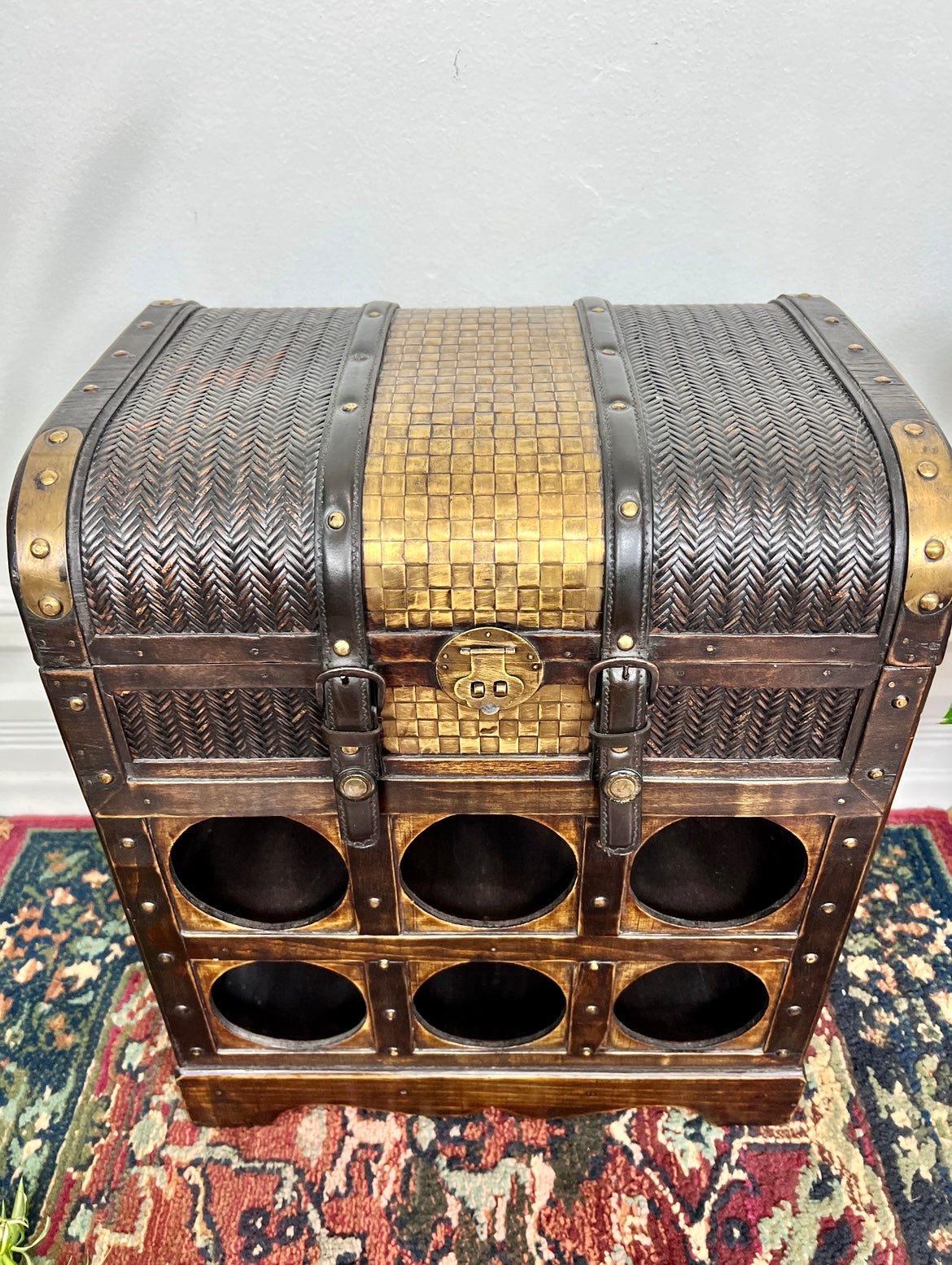 The Delicate Vines Wine Chest