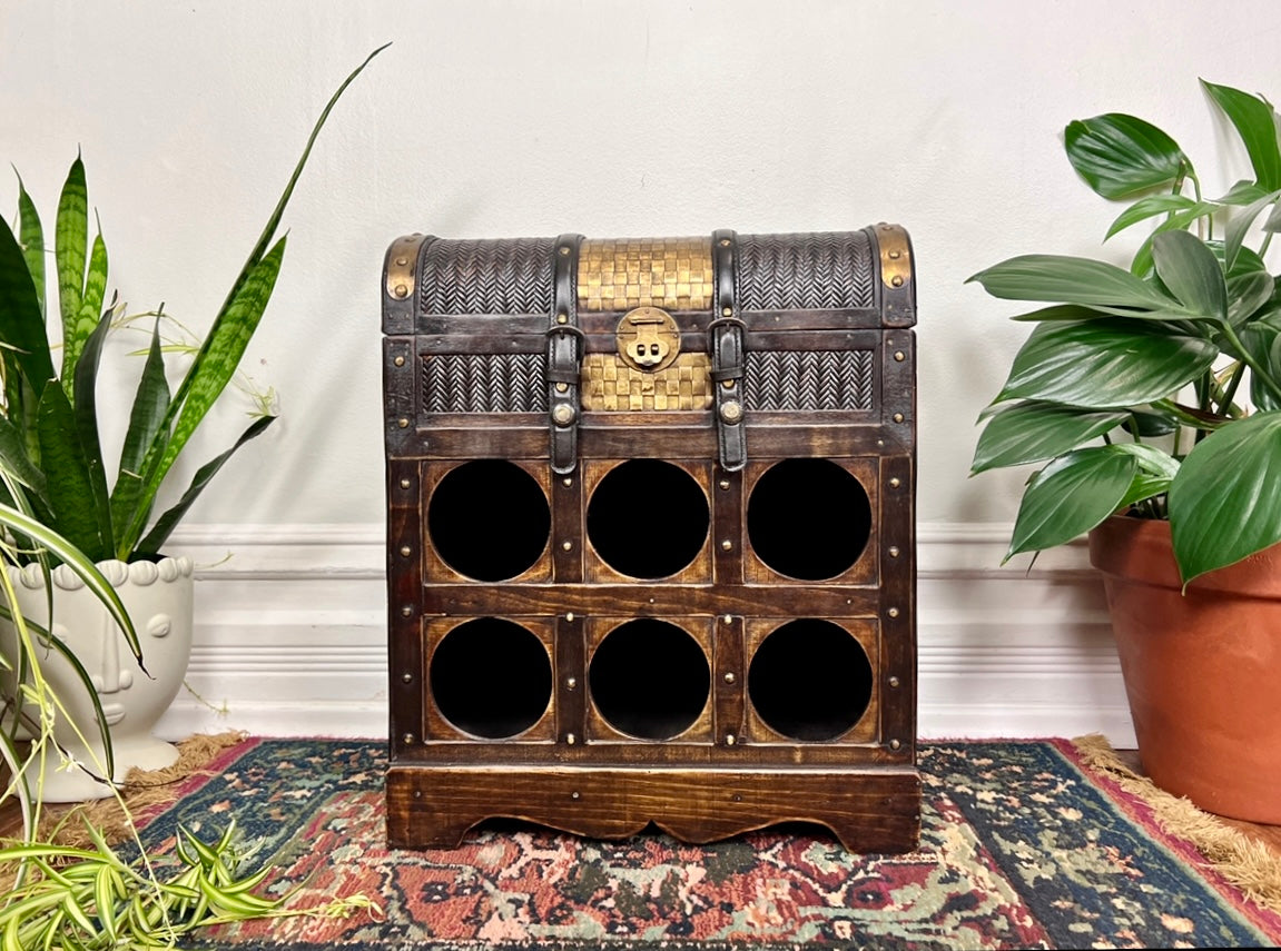 The Delicate Vines Wine Chest
