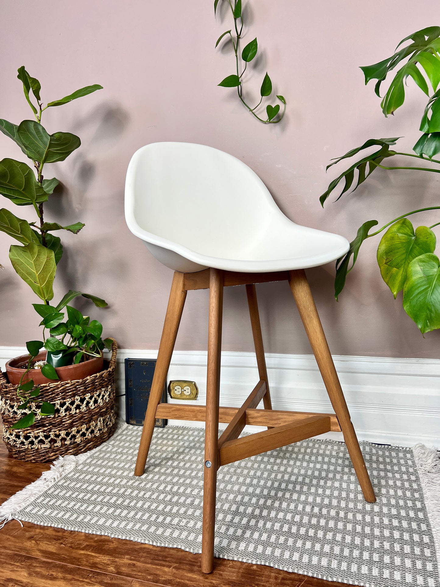 The Fanbyn Kitchen Counter Stools