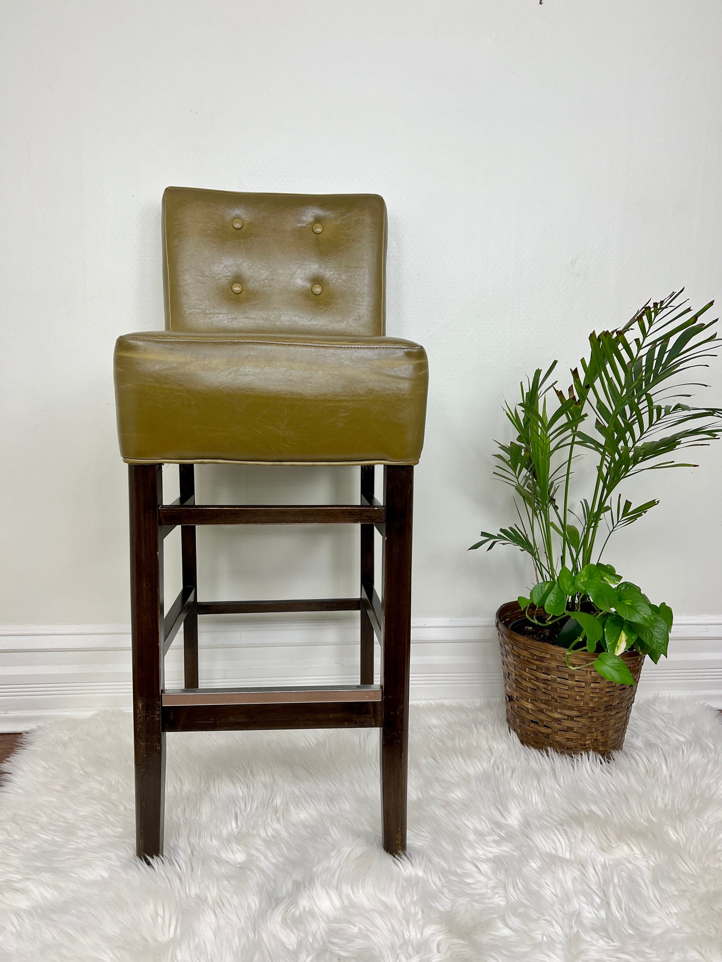 The Perfectly Pesto Stools