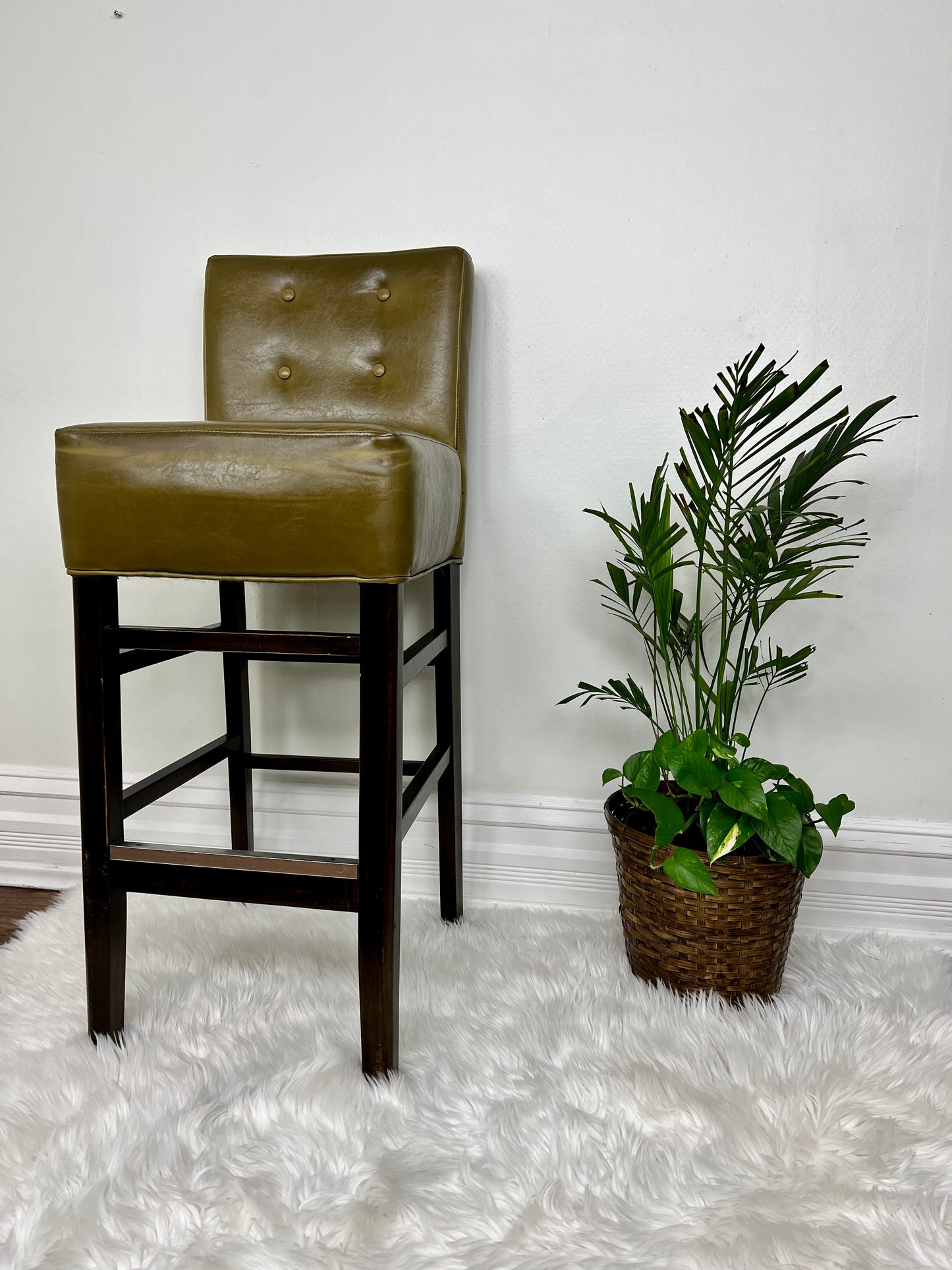 The Perfectly Pesto Stools