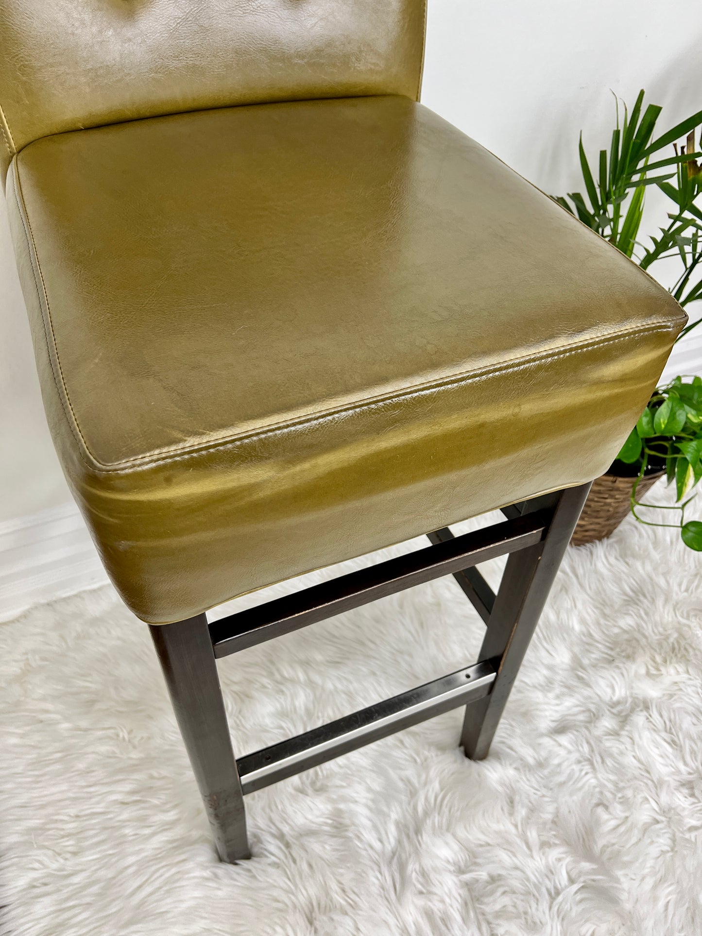 The Perfectly Pesto Stools