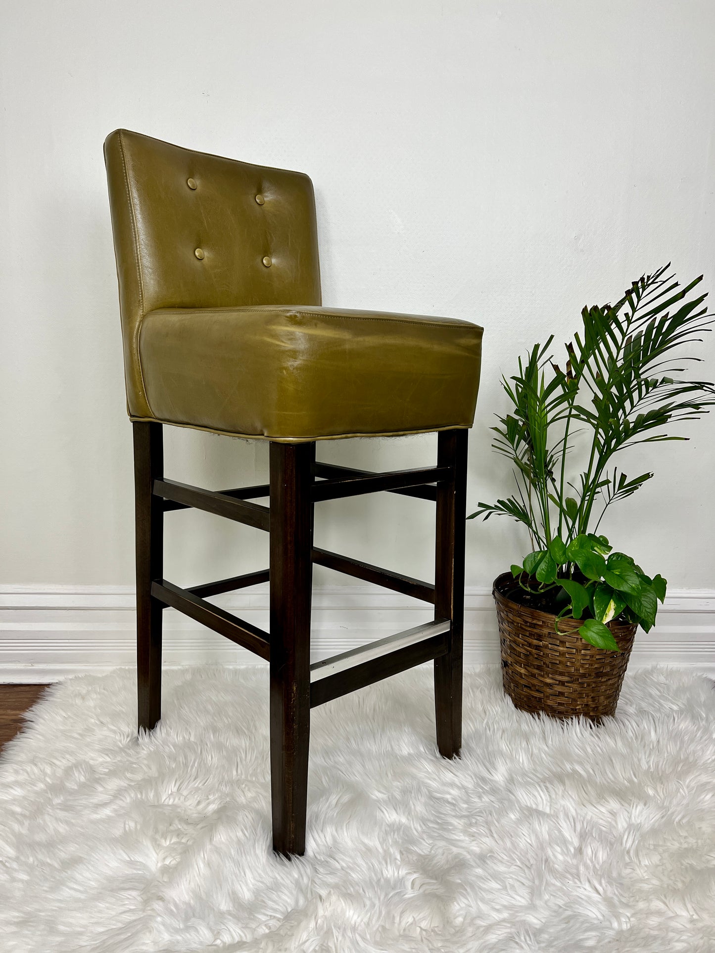 The Perfectly Pesto Stools