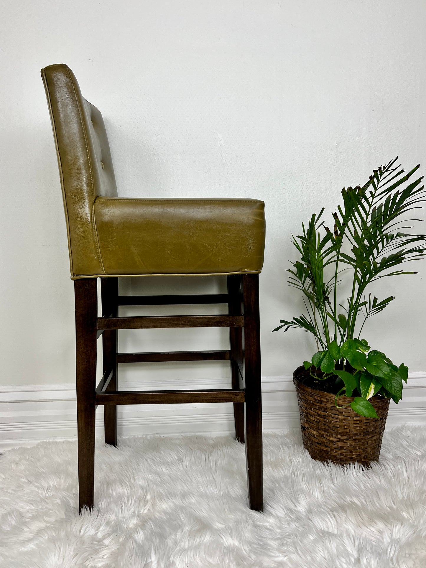 The Perfectly Pesto Stools