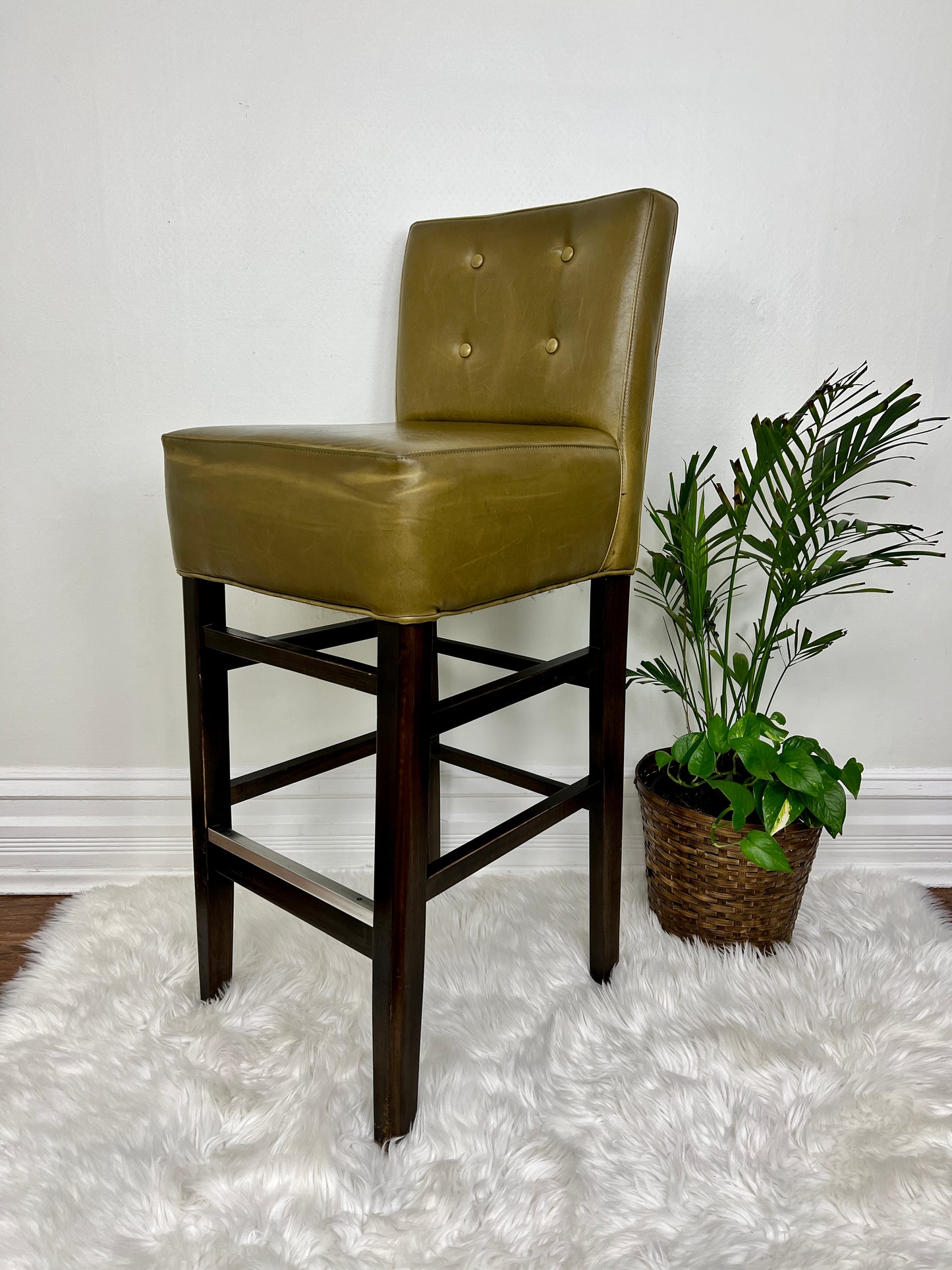 The Perfectly Pesto Stools