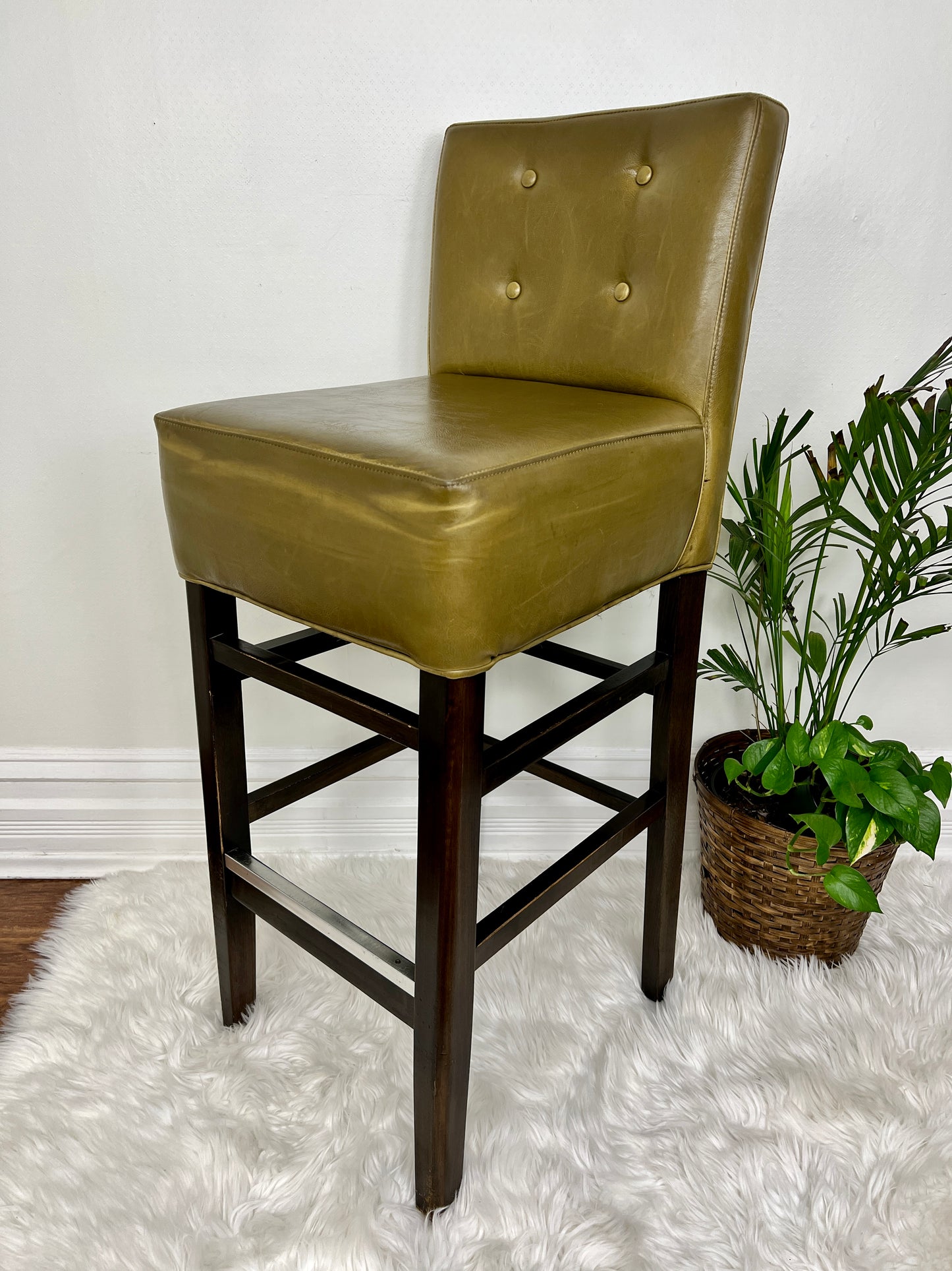 The Perfectly Pesto Stools