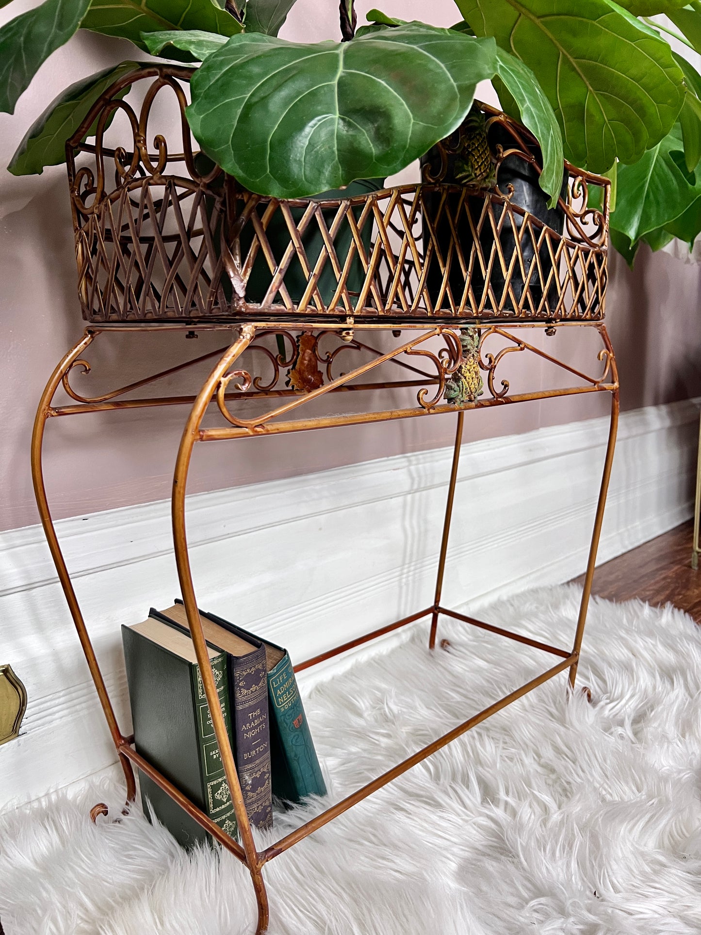 The Pineapple Plant Stand