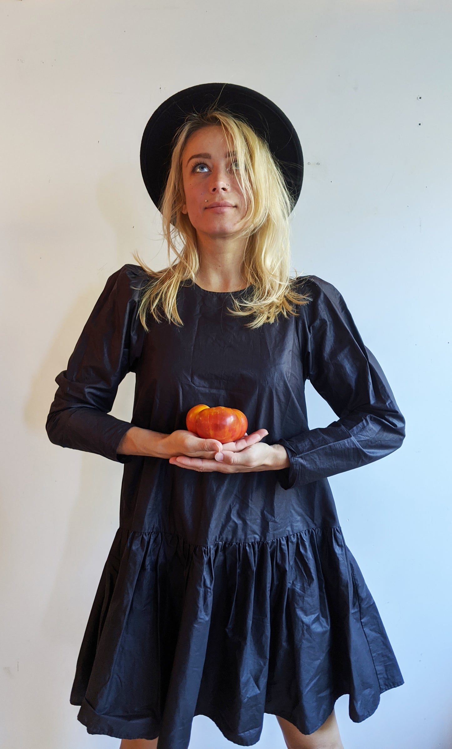 black dress womens 80s fashion 