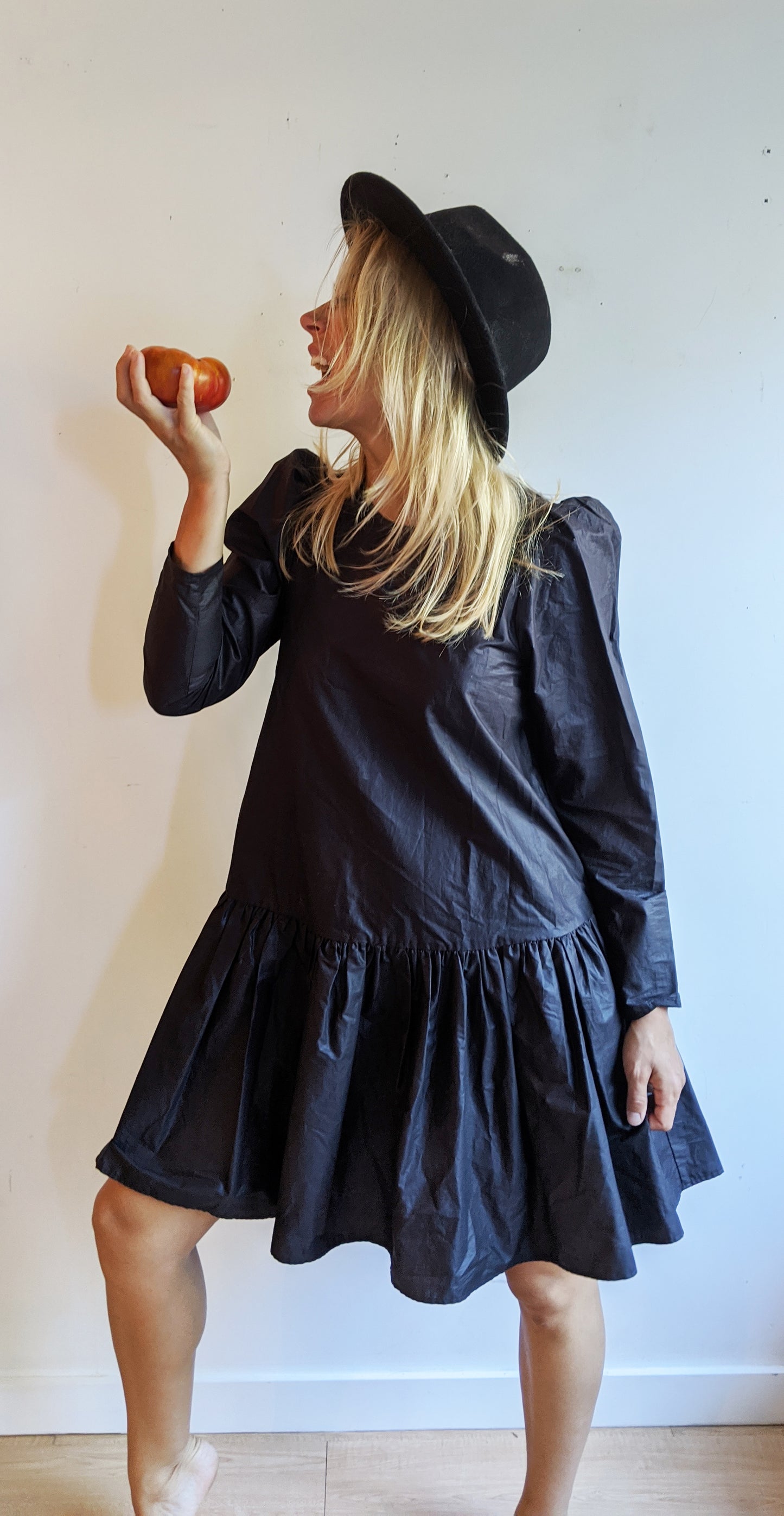 black dress womens 80s fashion 