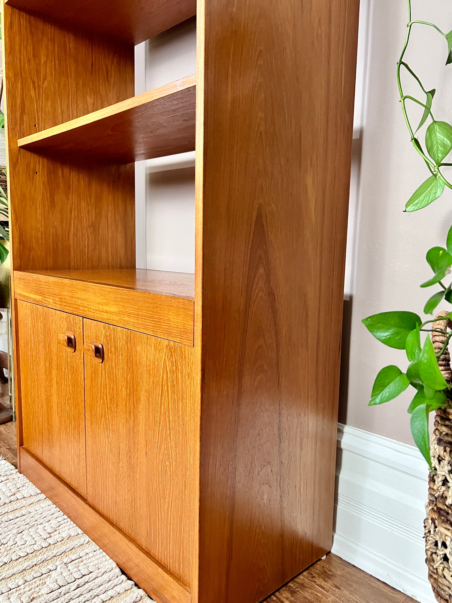 The Linnea Teak Shelf