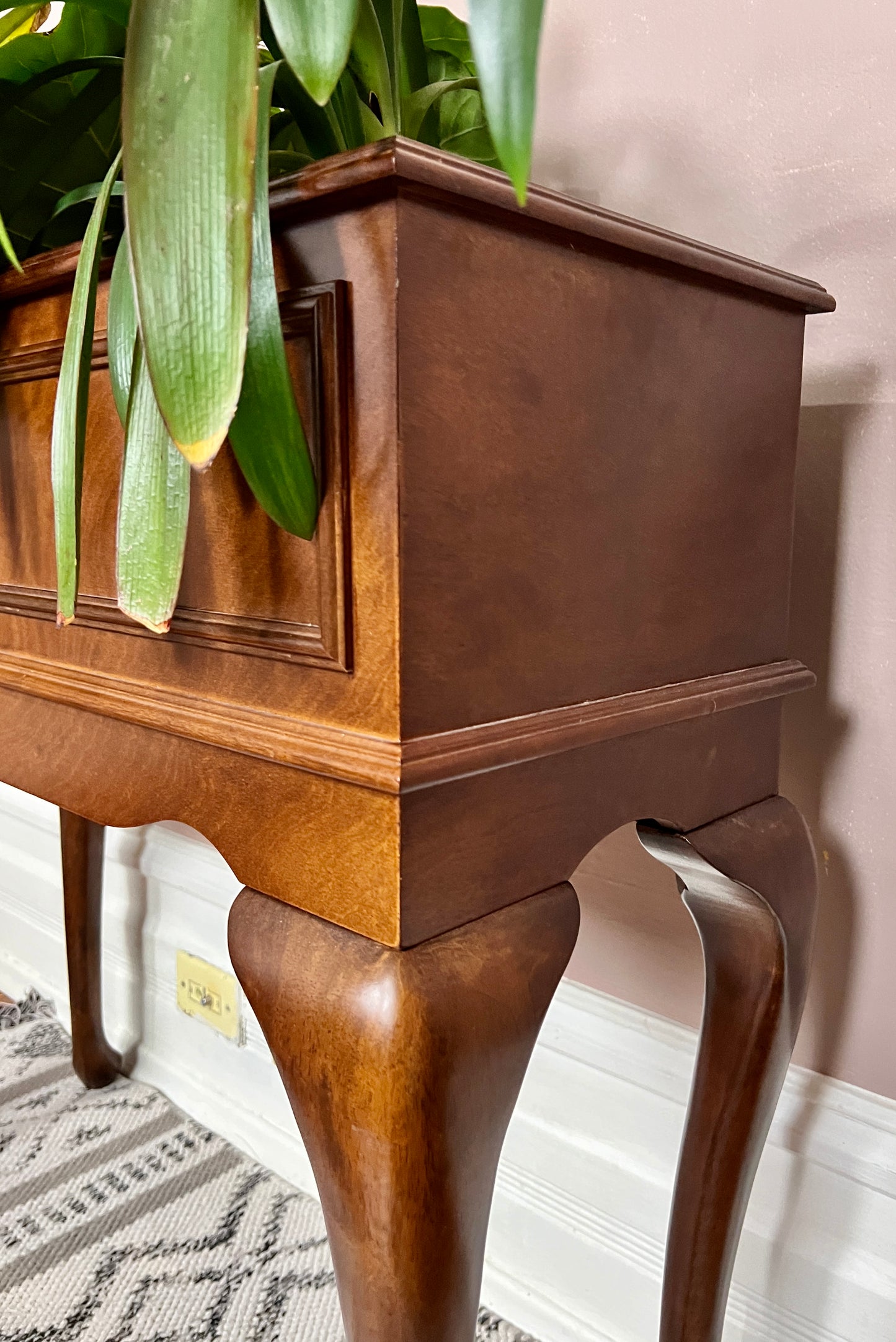 The Mahogany Planter