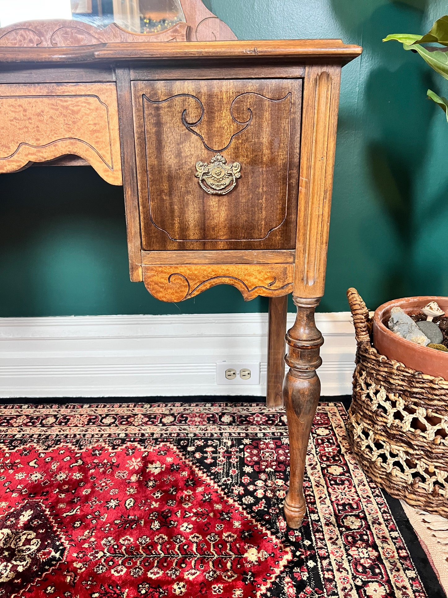 The Saturna Vanity