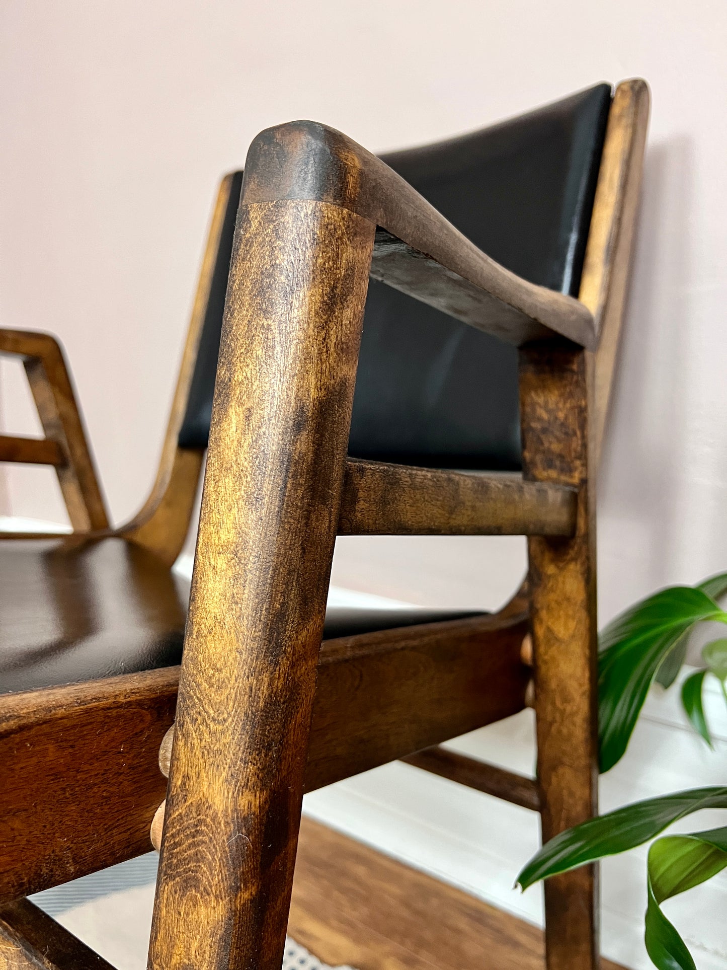 The Boomerang Chairs