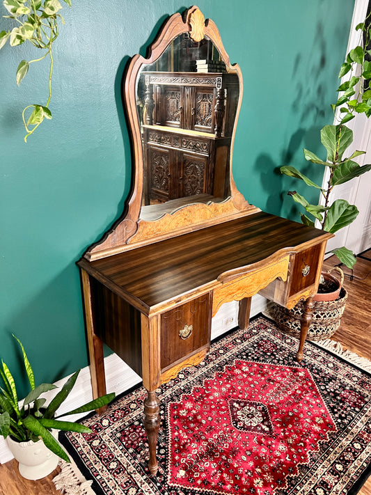 The Saturna Vanity