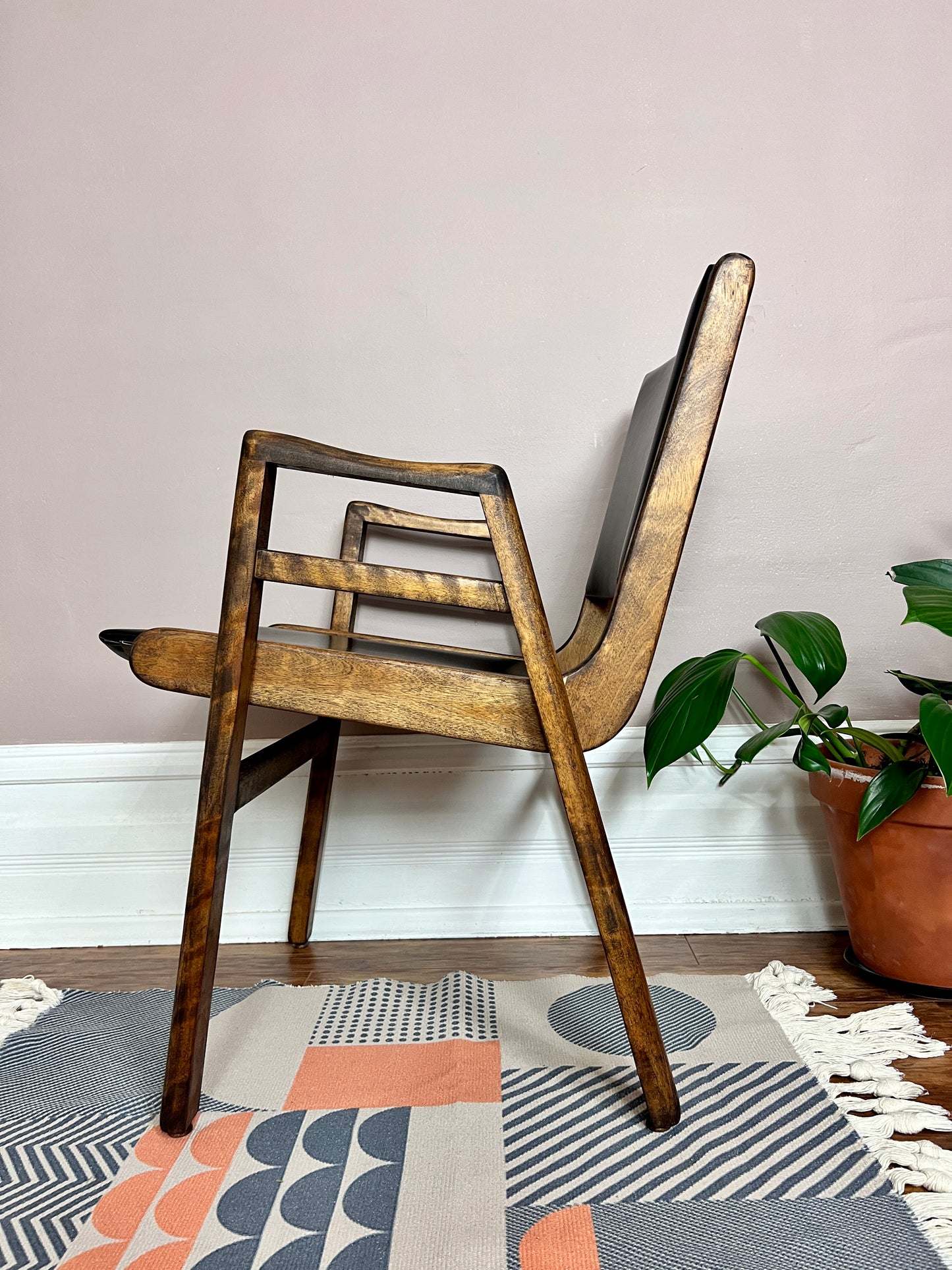 The Boomerang Chairs