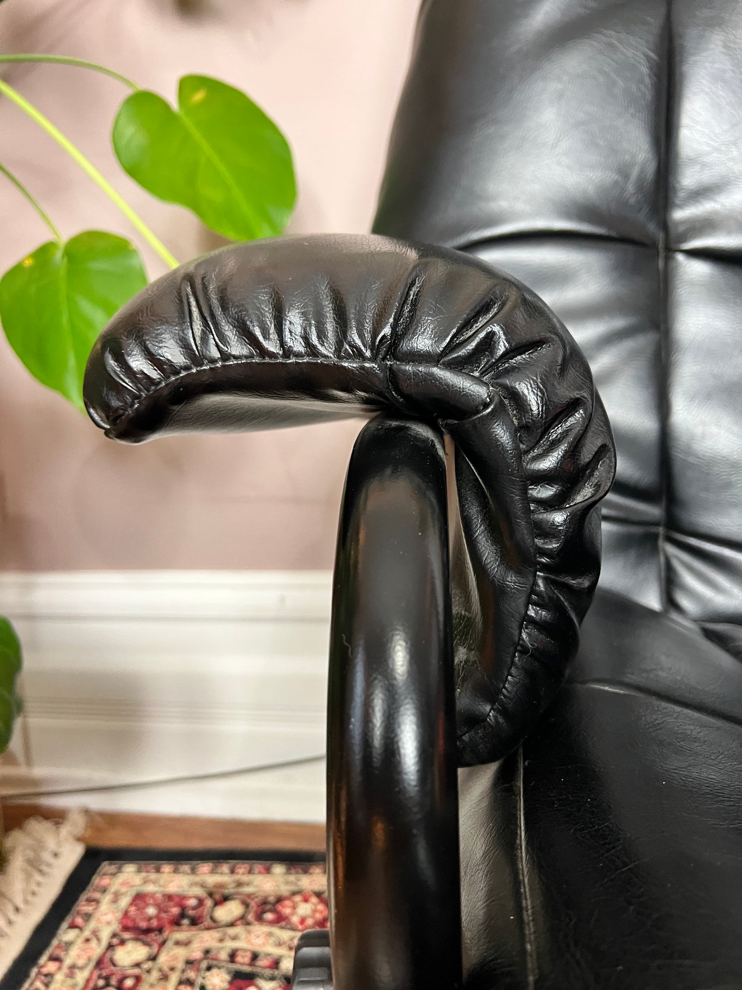The Jesper Recliner Chair & Ottoman