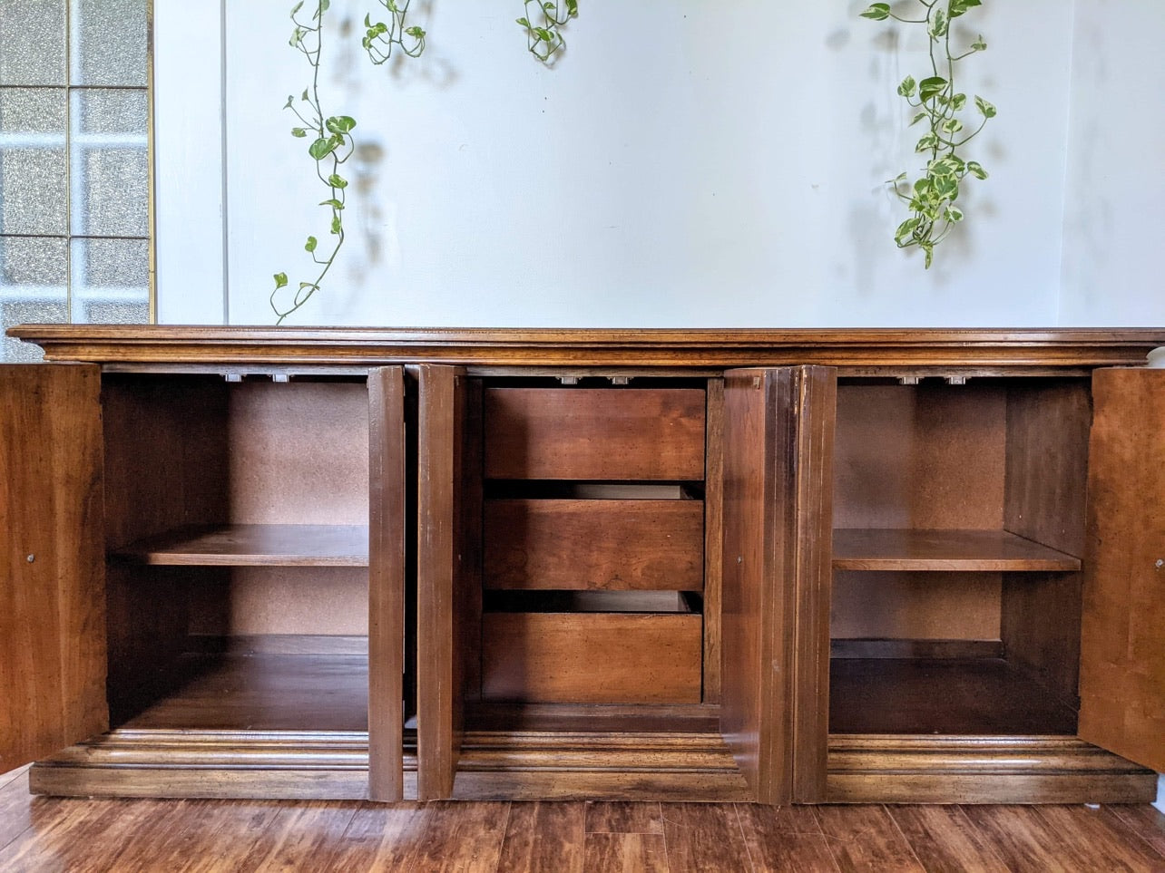 The Esperanza Credenza