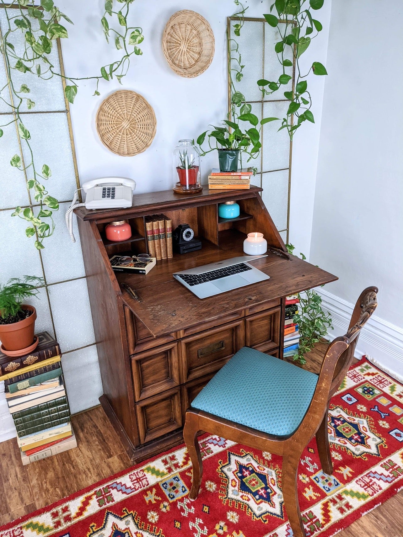 The Sommerfeld Secretariat