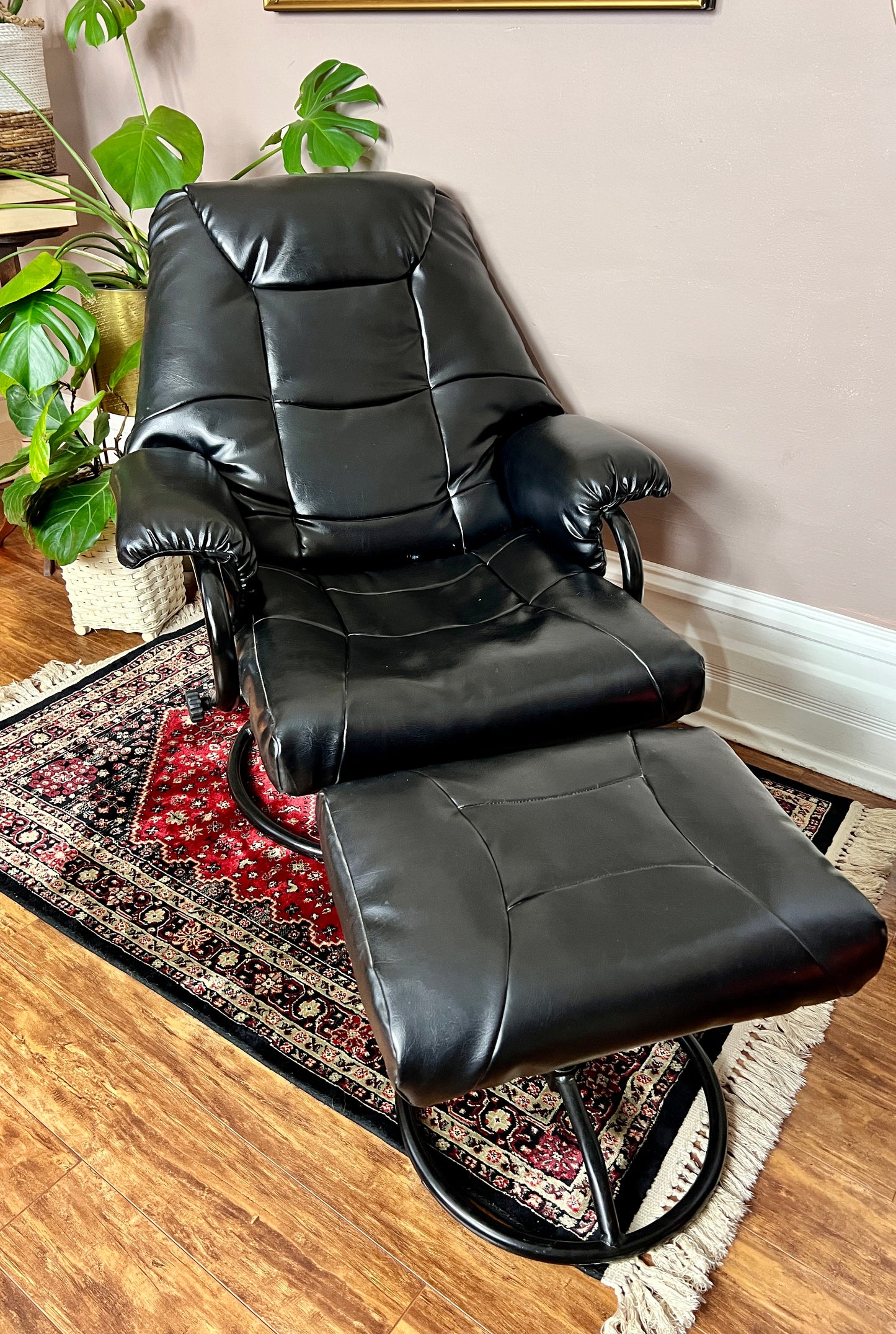 The Jesper Recliner Chair & Ottoman