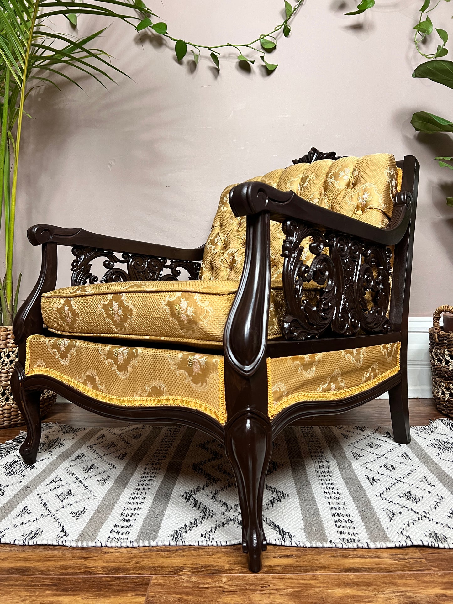 The Champagne Supernova Armchair