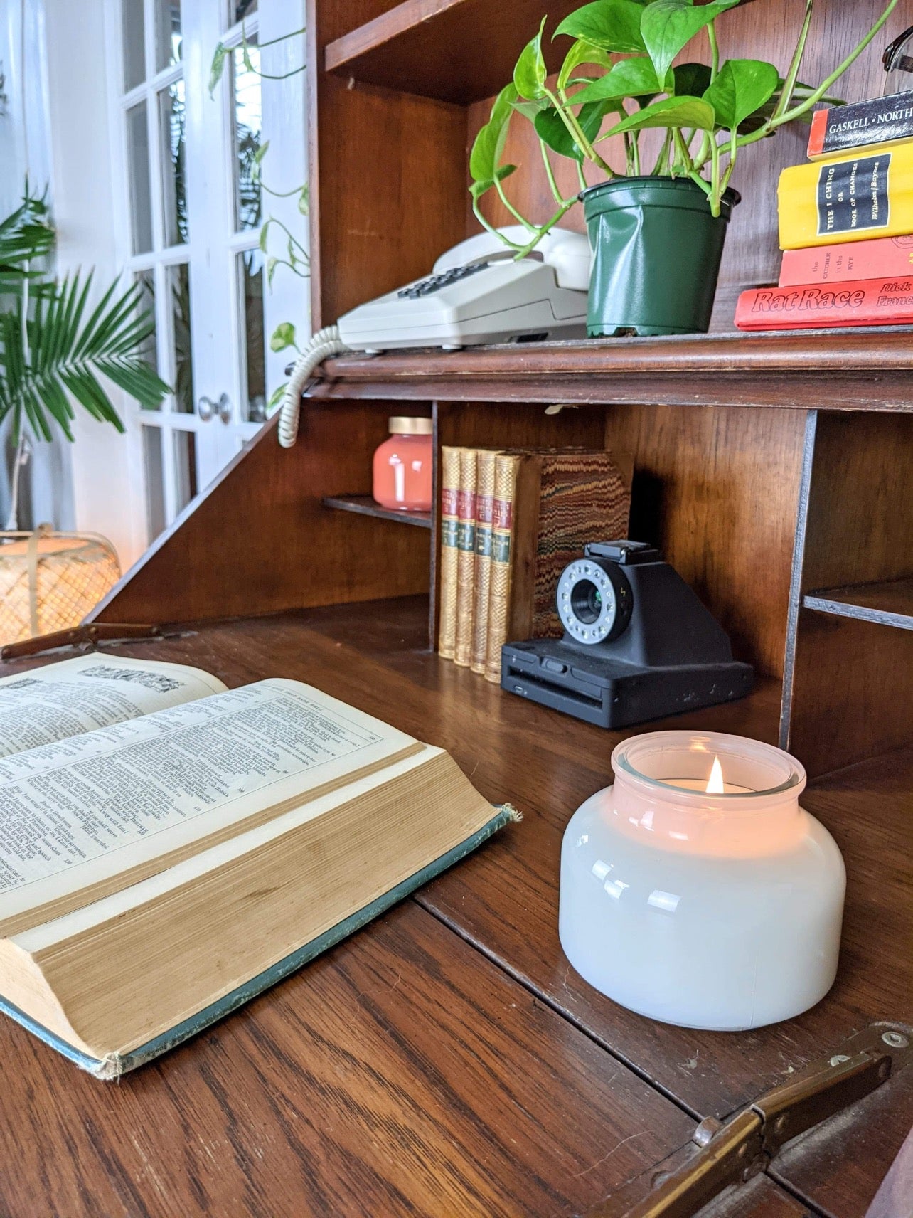 The Sommerfeld Secretariat