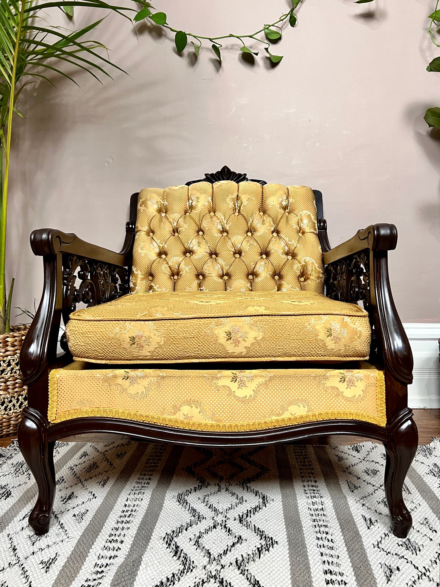 The Champagne Supernova Armchair