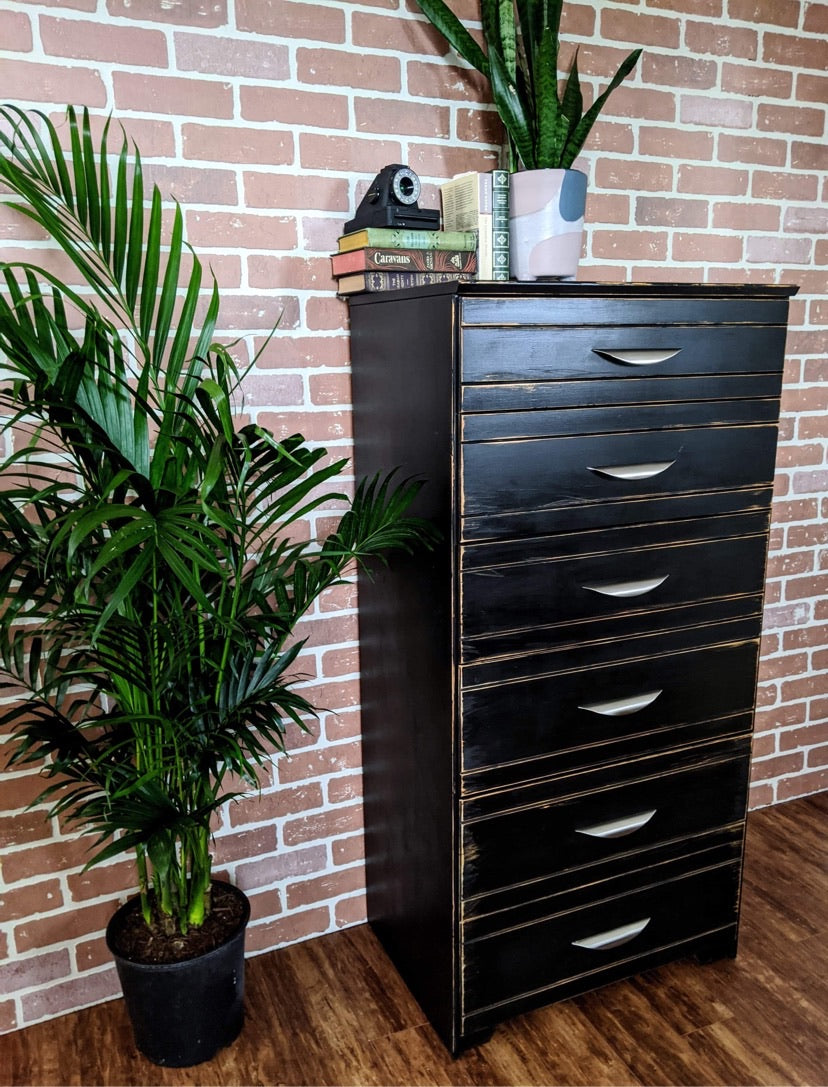 The Newport Dresser