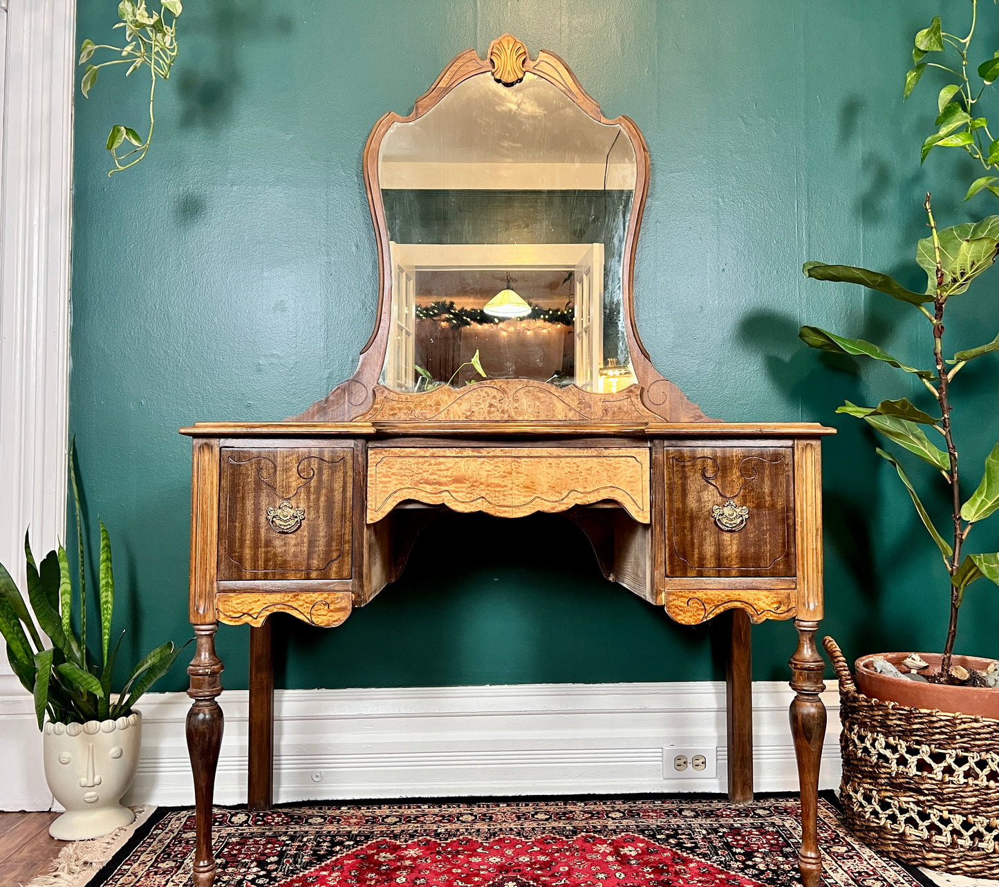 The Saturna Vanity