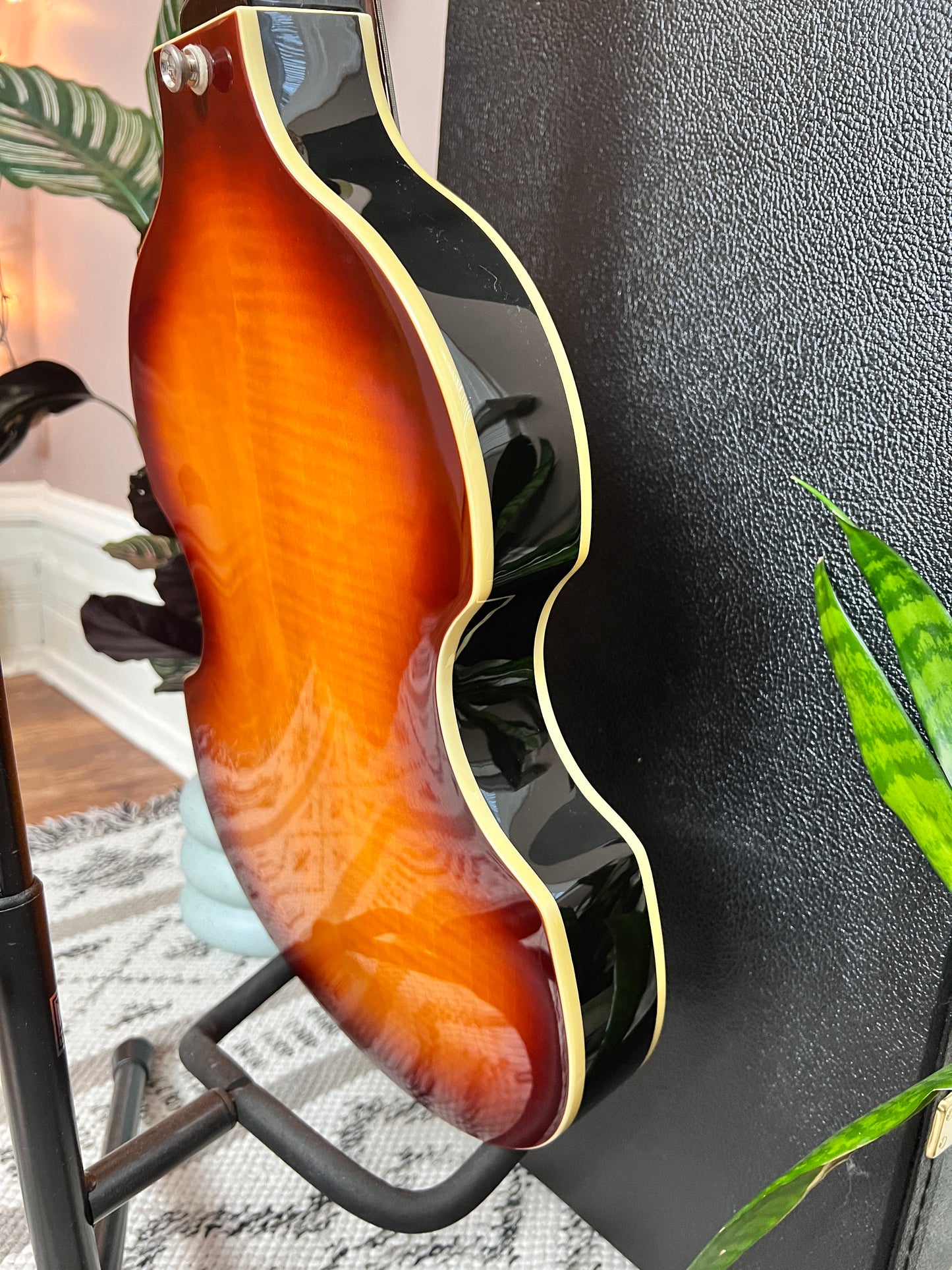 Sunburst Epiphone Viola Bass Guitar