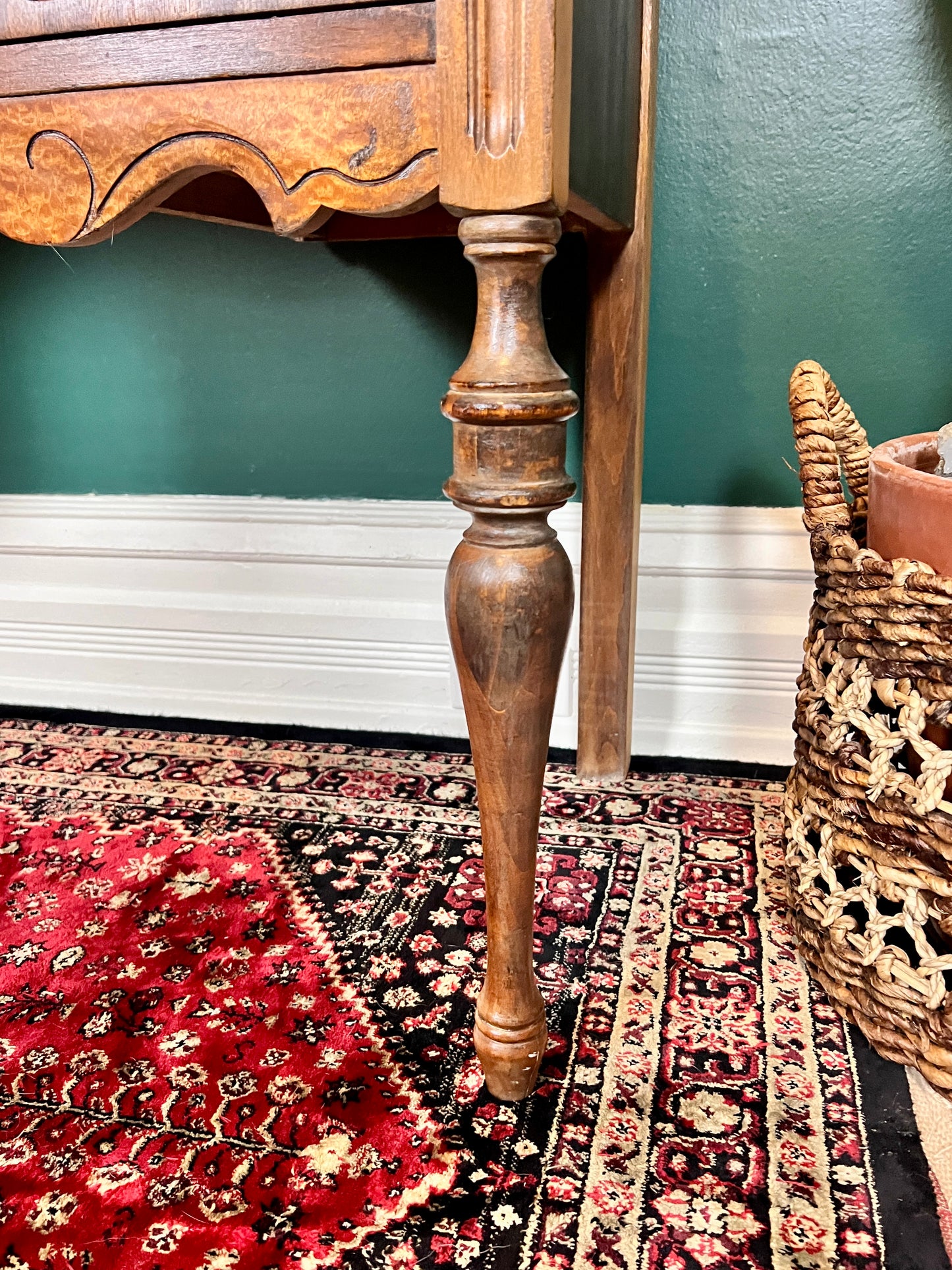 The Saturna Vanity