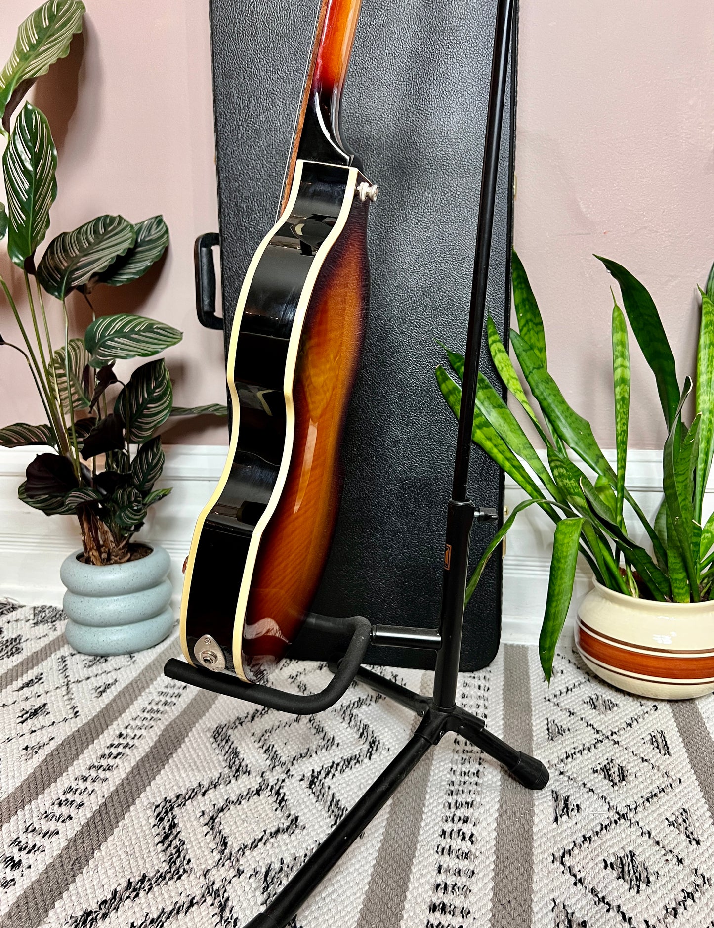 Sunburst Epiphone Viola Bass Guitar