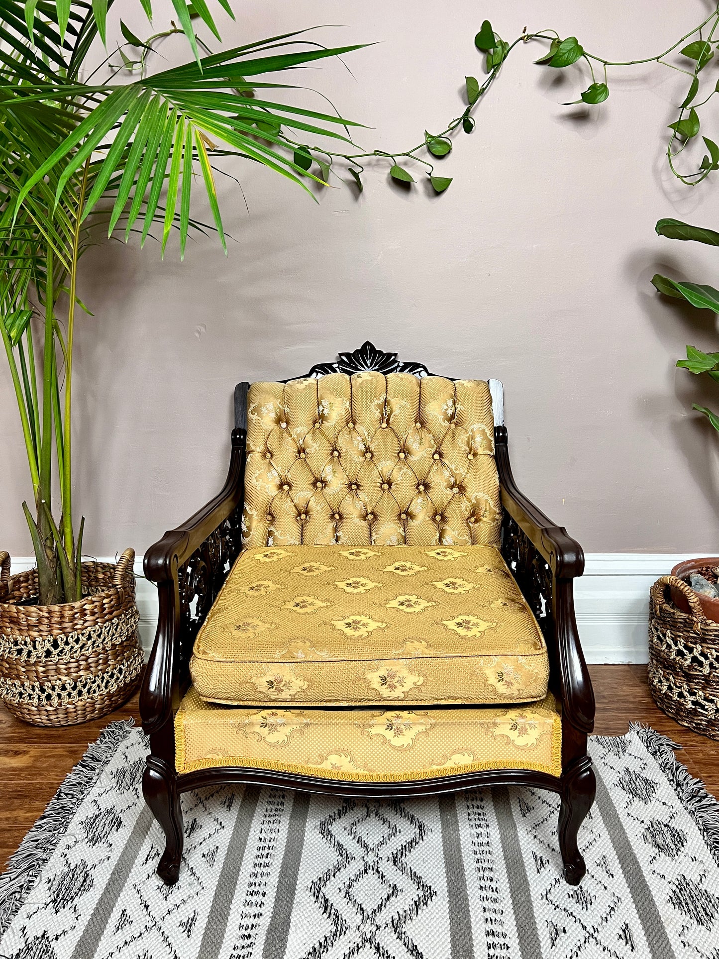 The Champagne Supernova Armchair