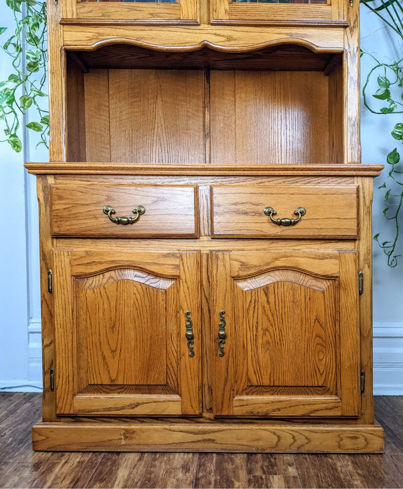 The Alexandra Hutch