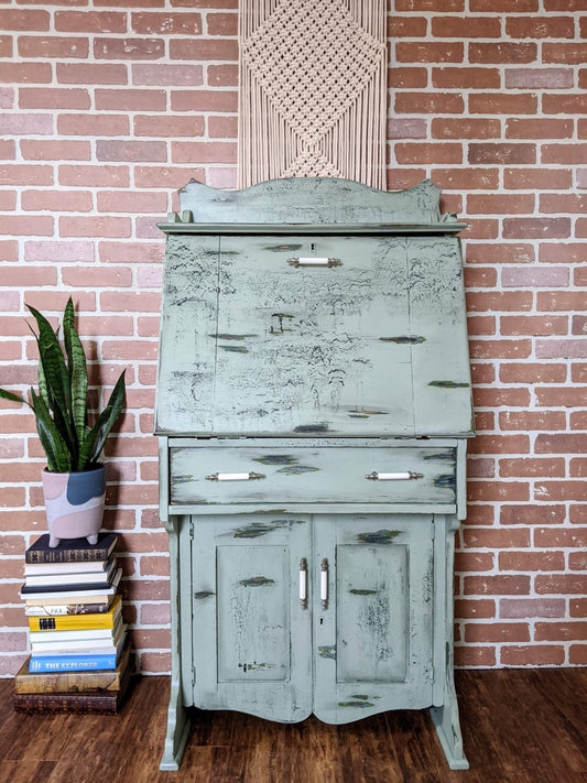 The Apothecary Hutch