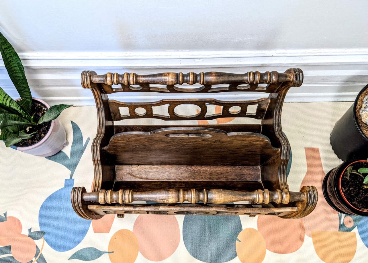 The Osvaldo Magazine/Book Organizer