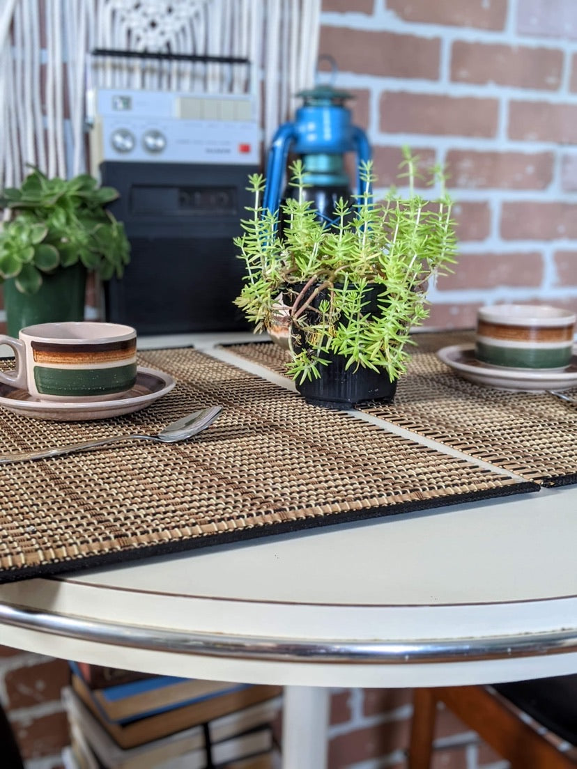 It’s A Round Retro Table!