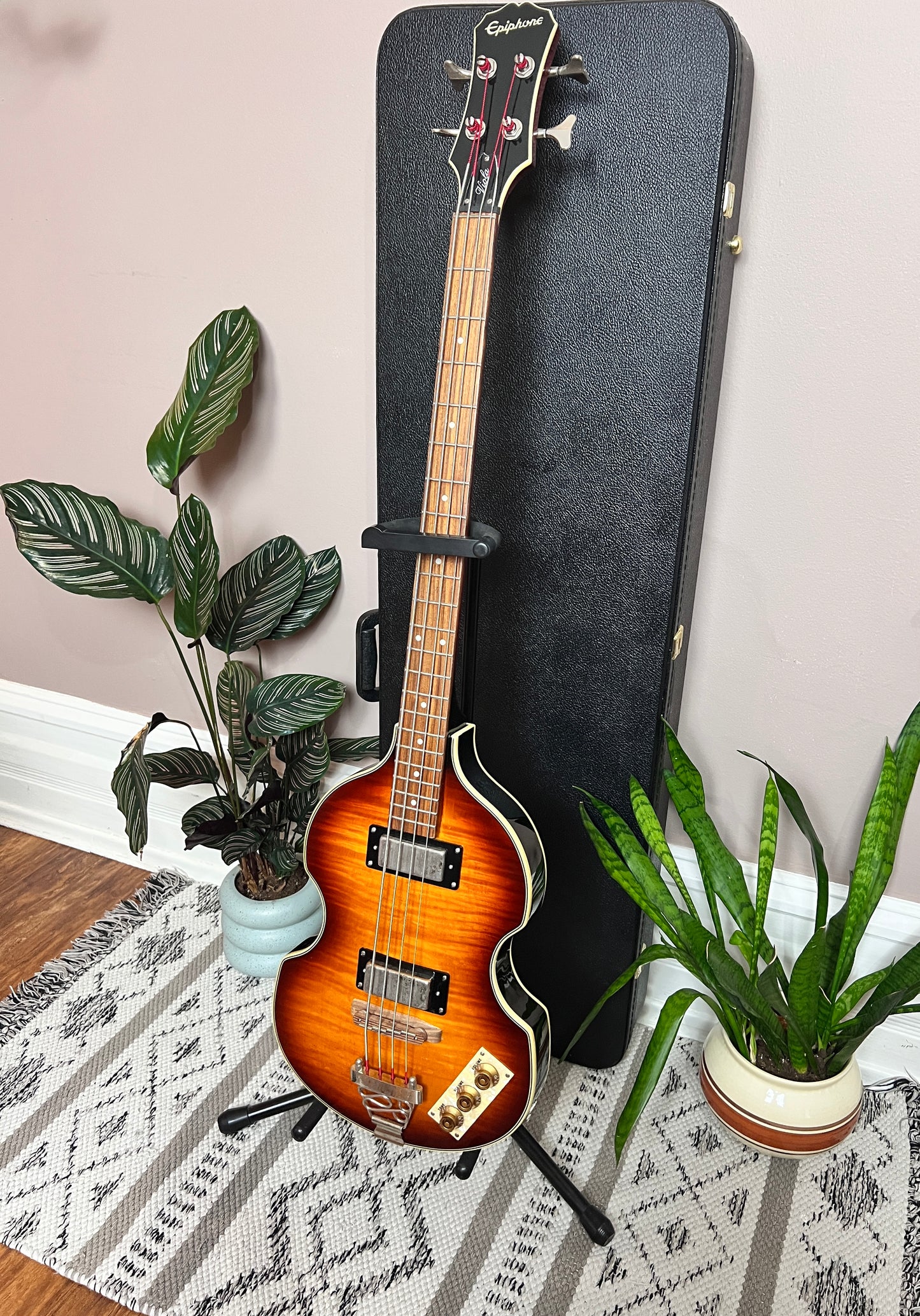 Sunburst Epiphone Viola Bass Guitar