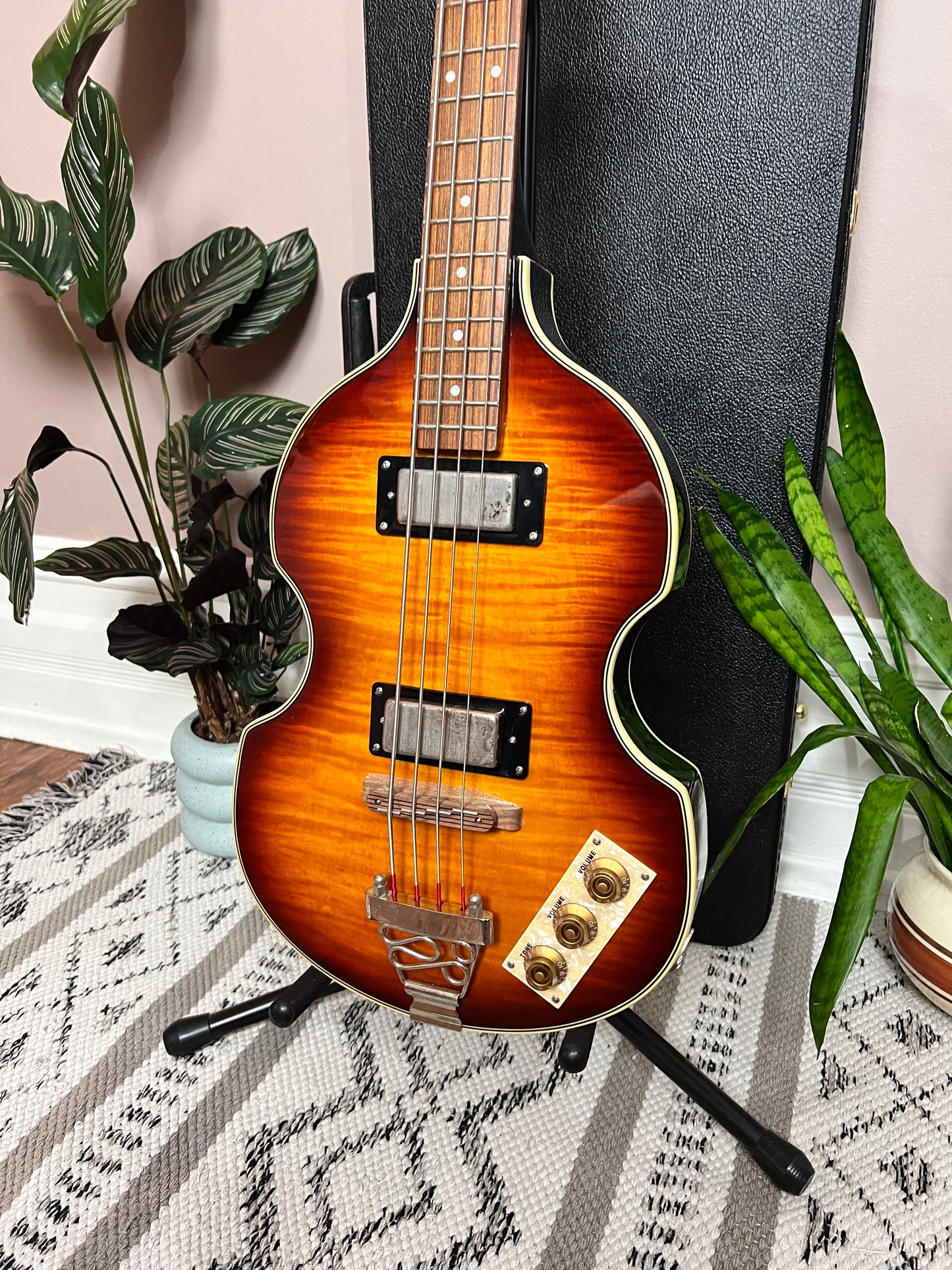 Sunburst Epiphone Viola Bass Guitar