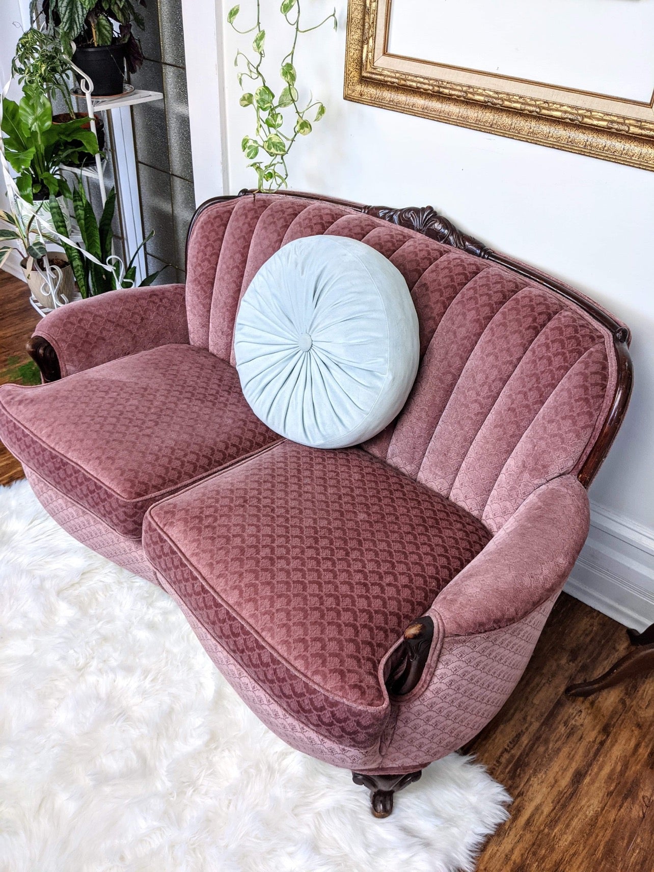 The Viola Loveseat