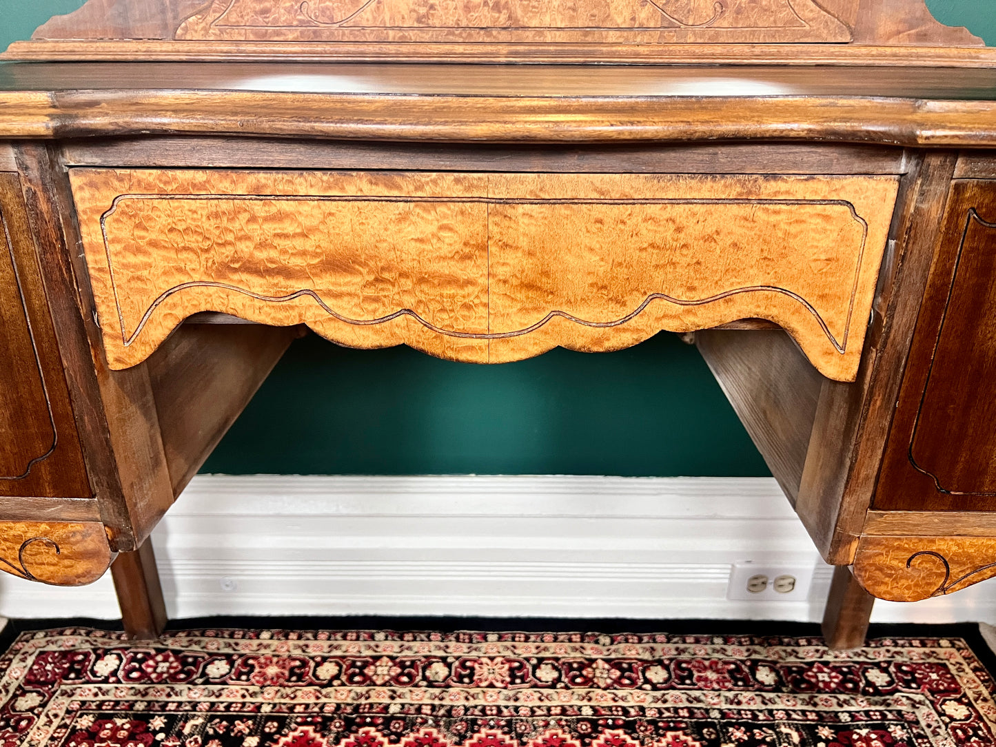 The Saturna Vanity