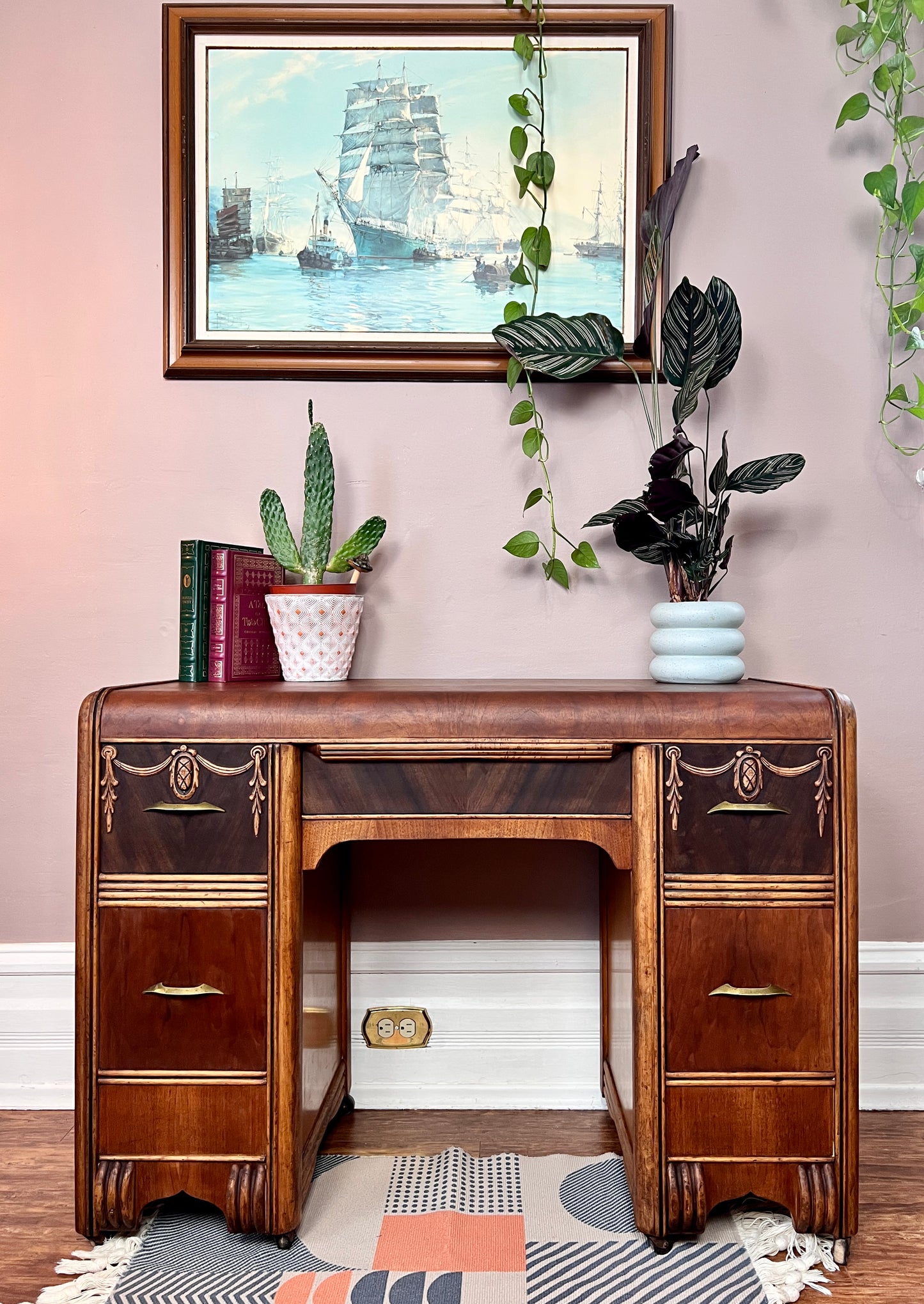 The Fancy Pineapple Desk