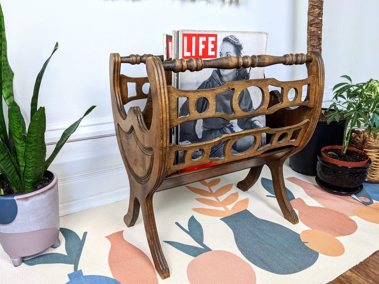 The Osvaldo Magazine/Book Organizer