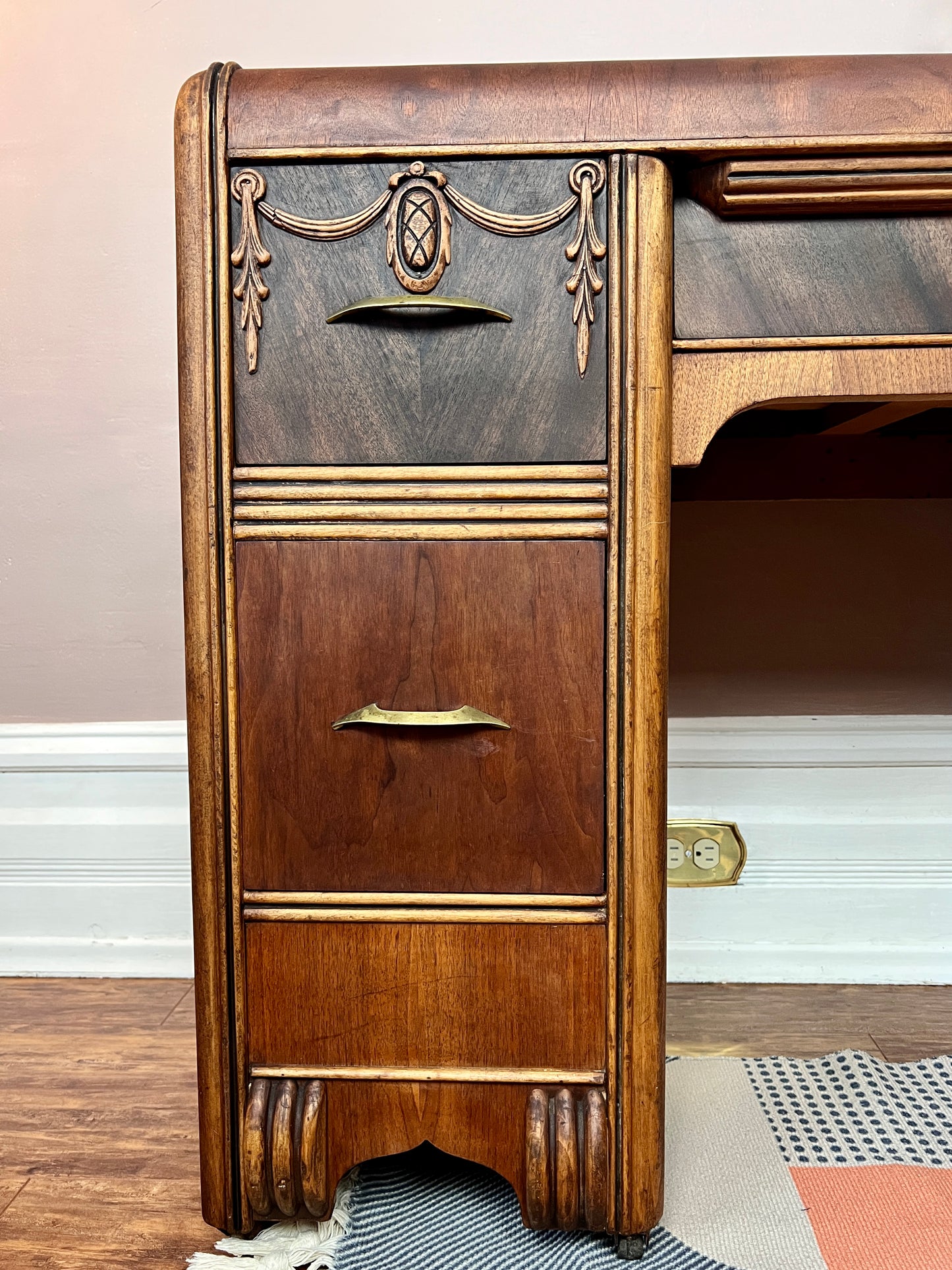 The Fancy Pineapple Desk