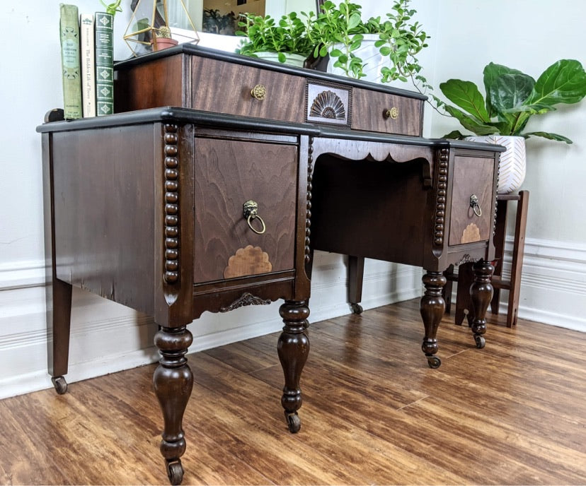 The Gwendolyn Vanity