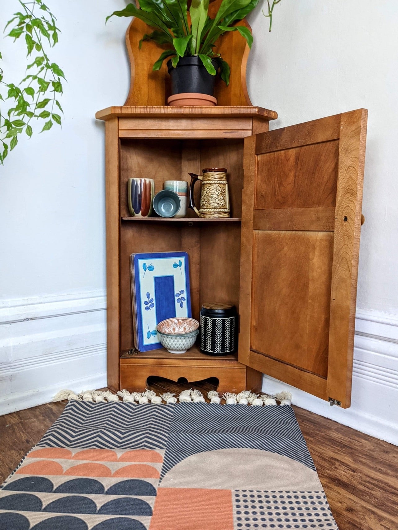 The Maple Corner Shelf
